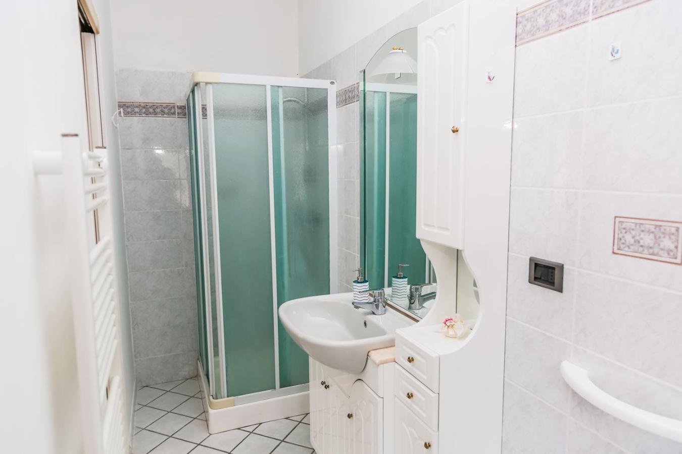 Double or Twin Room - Photo 13
