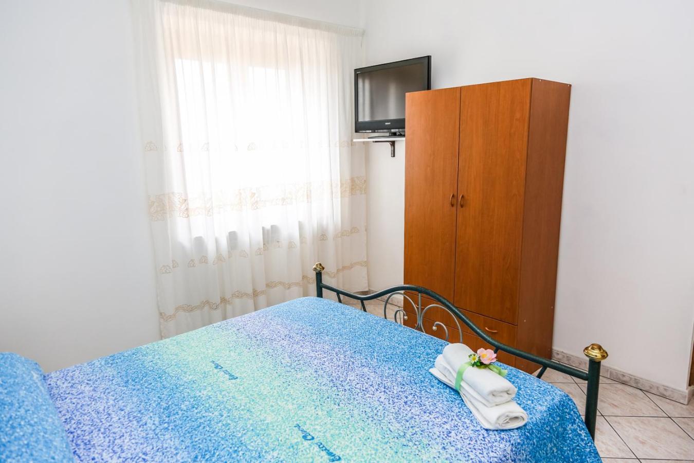 One-Bedroom Apartment - Photo 28