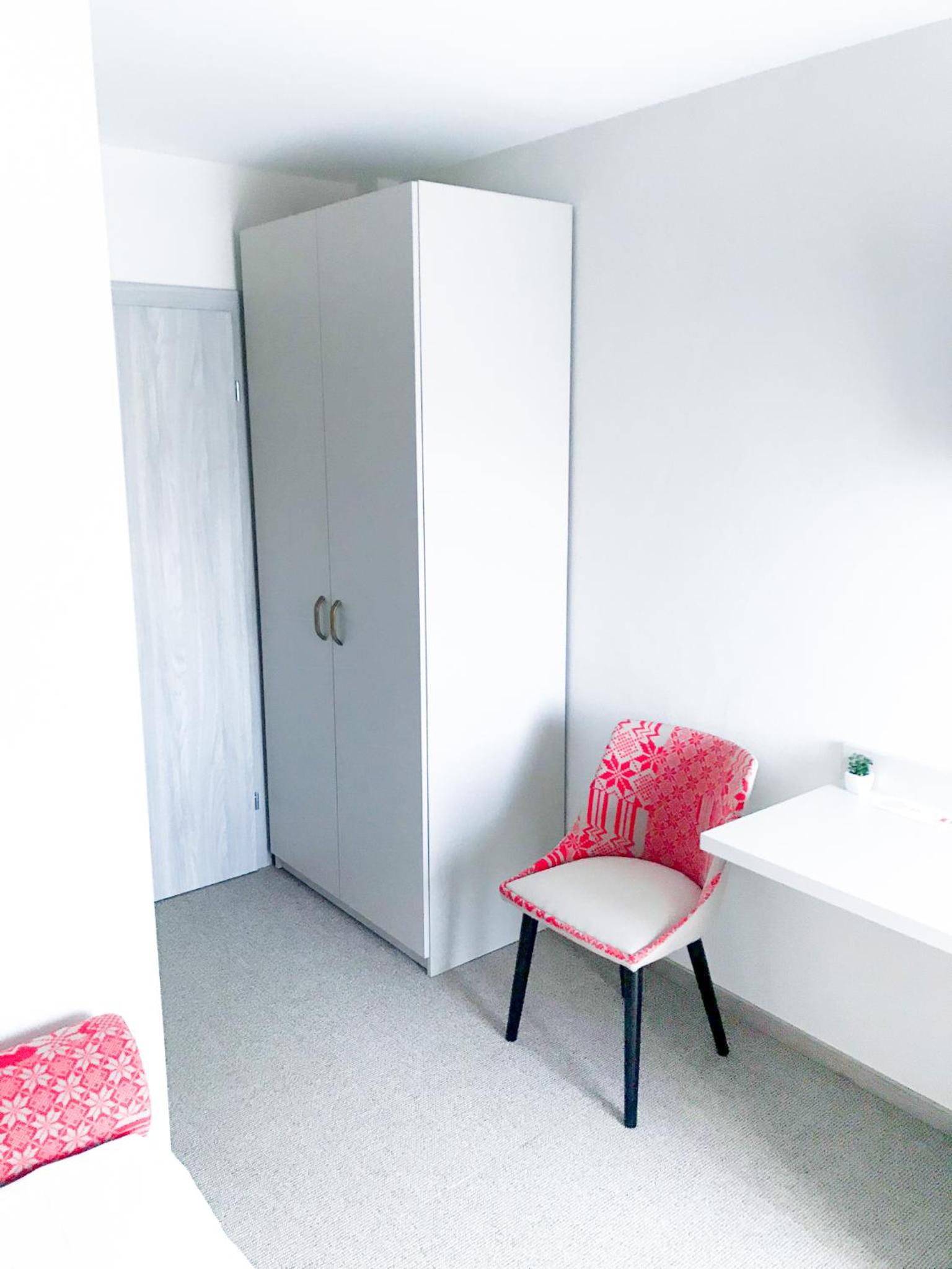 Standard Twin Room - Photo 4