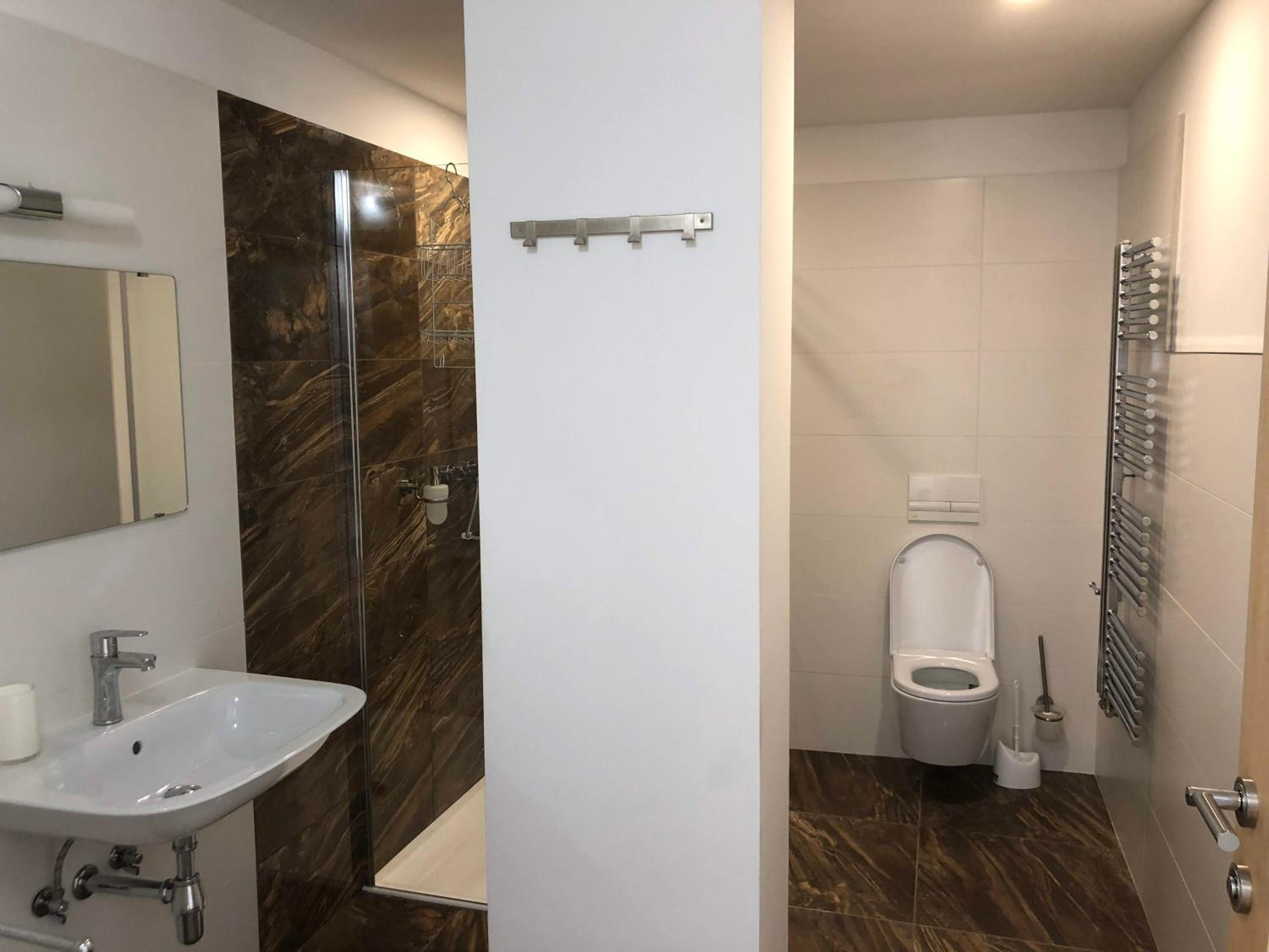 Apartment with Terrace - Photo 2