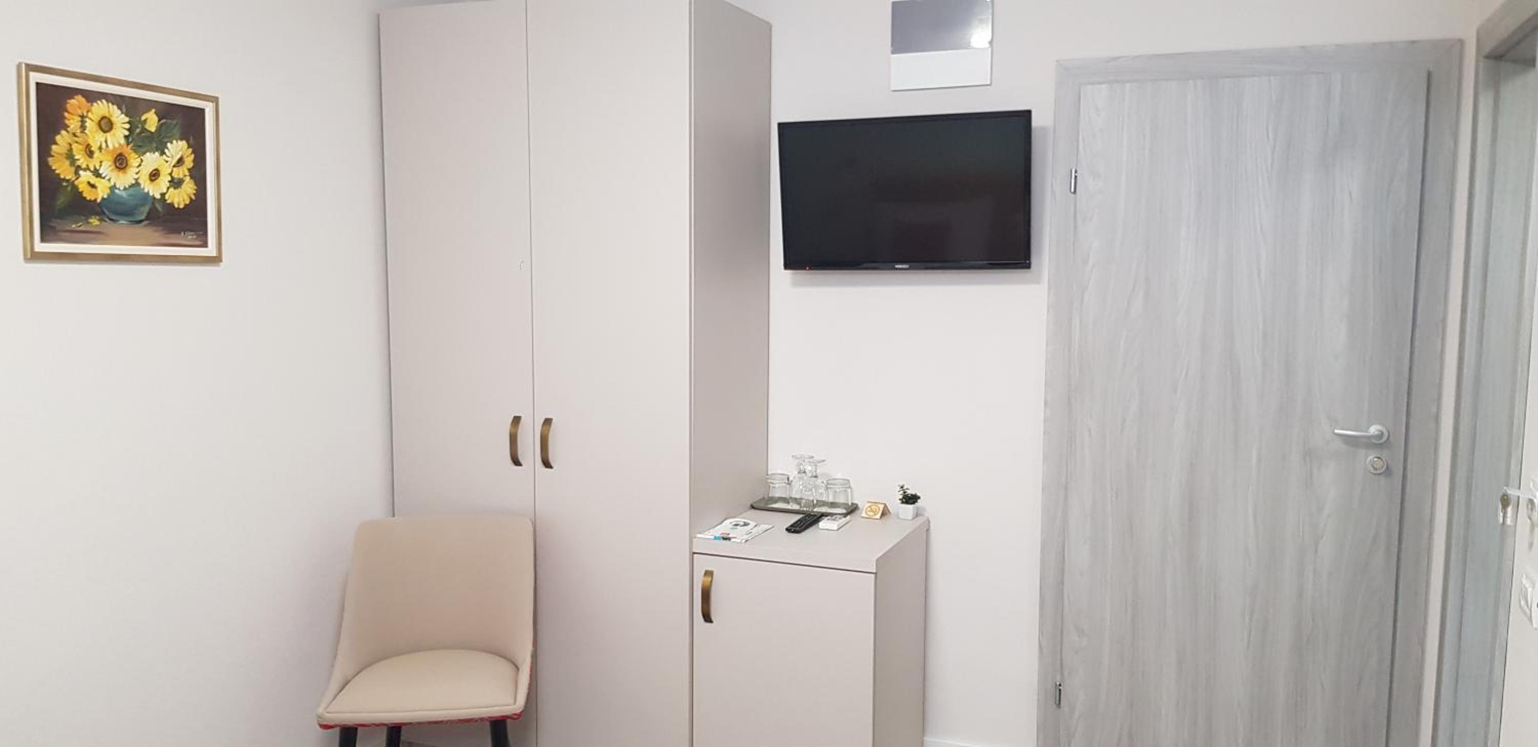 Triple Room - Photo 9