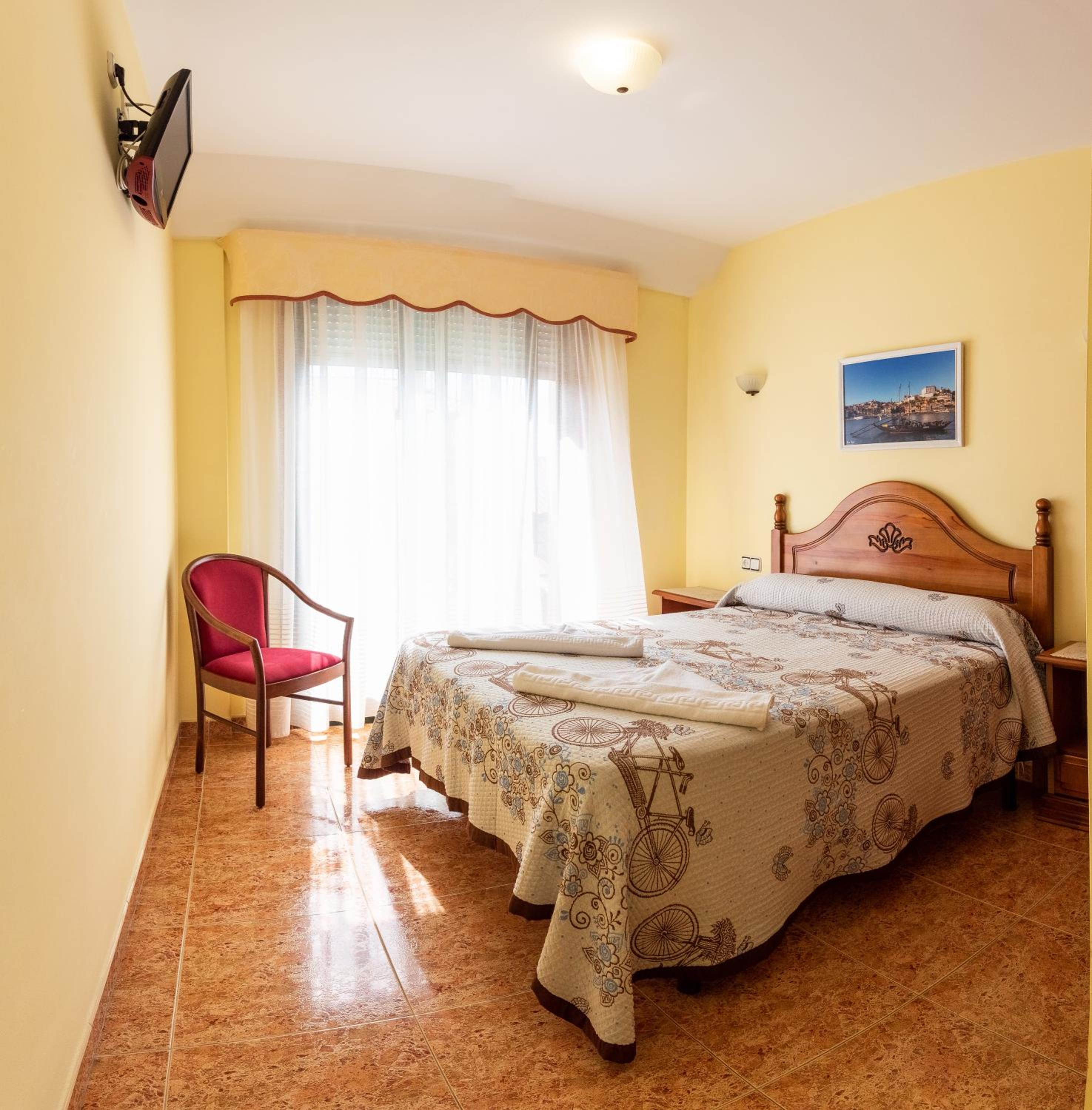 Double or Twin Room - Photo 6