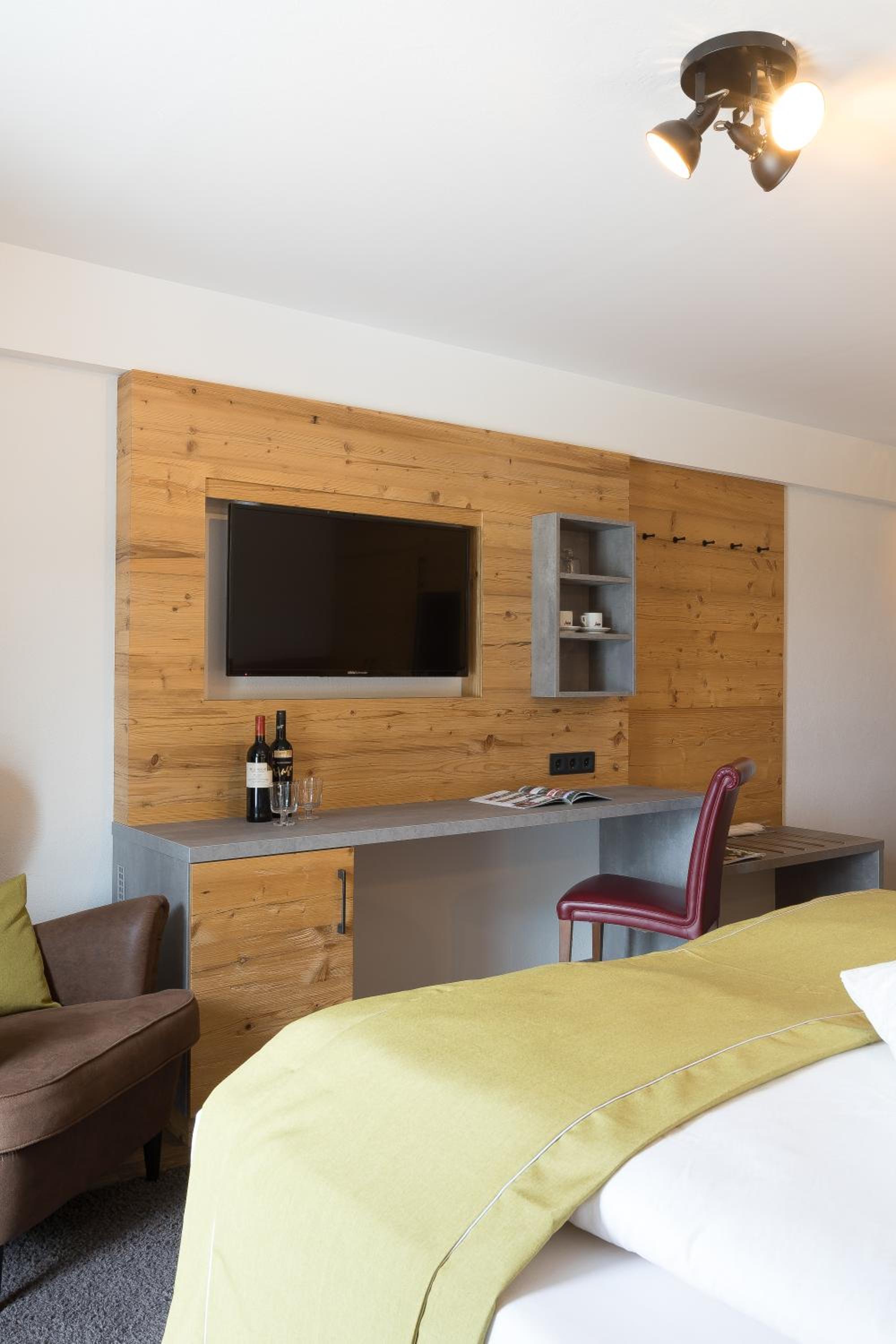 Superior Double Room with Balcony - Photo 5