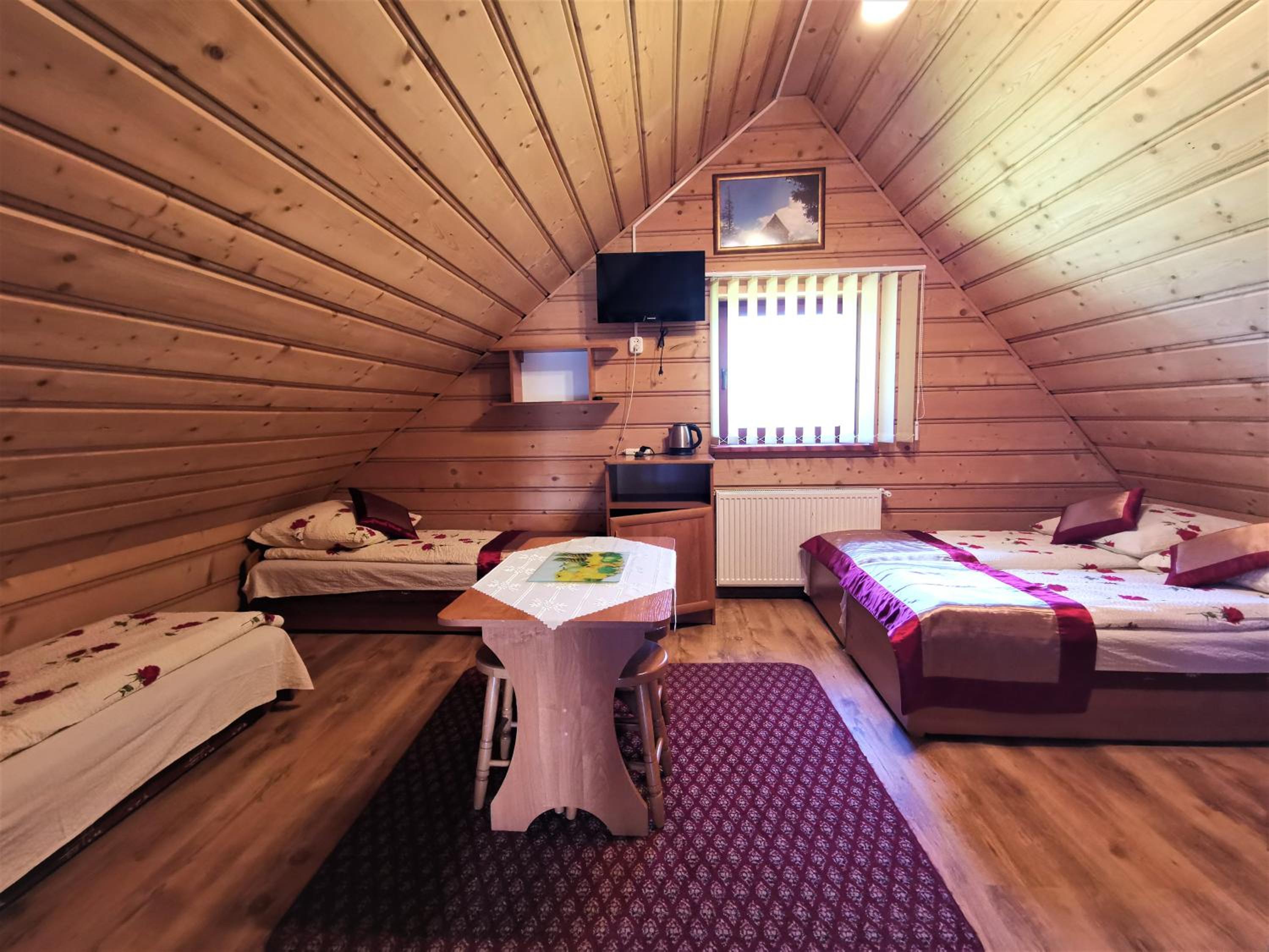 Quadruple Room with Private Bathroom photo 3
