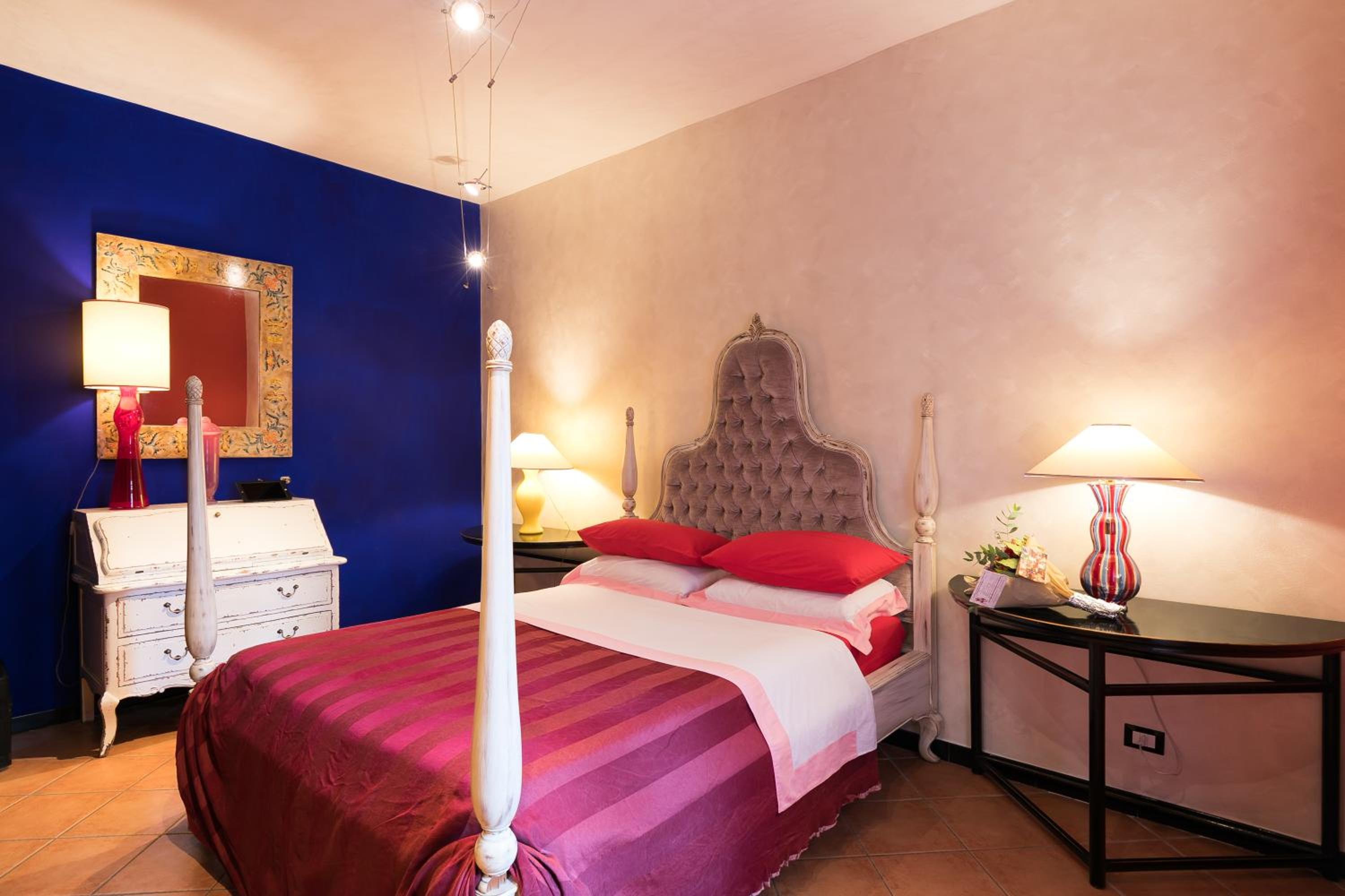 Deluxe One-Bedroom Apartment with Balcony  photo 1