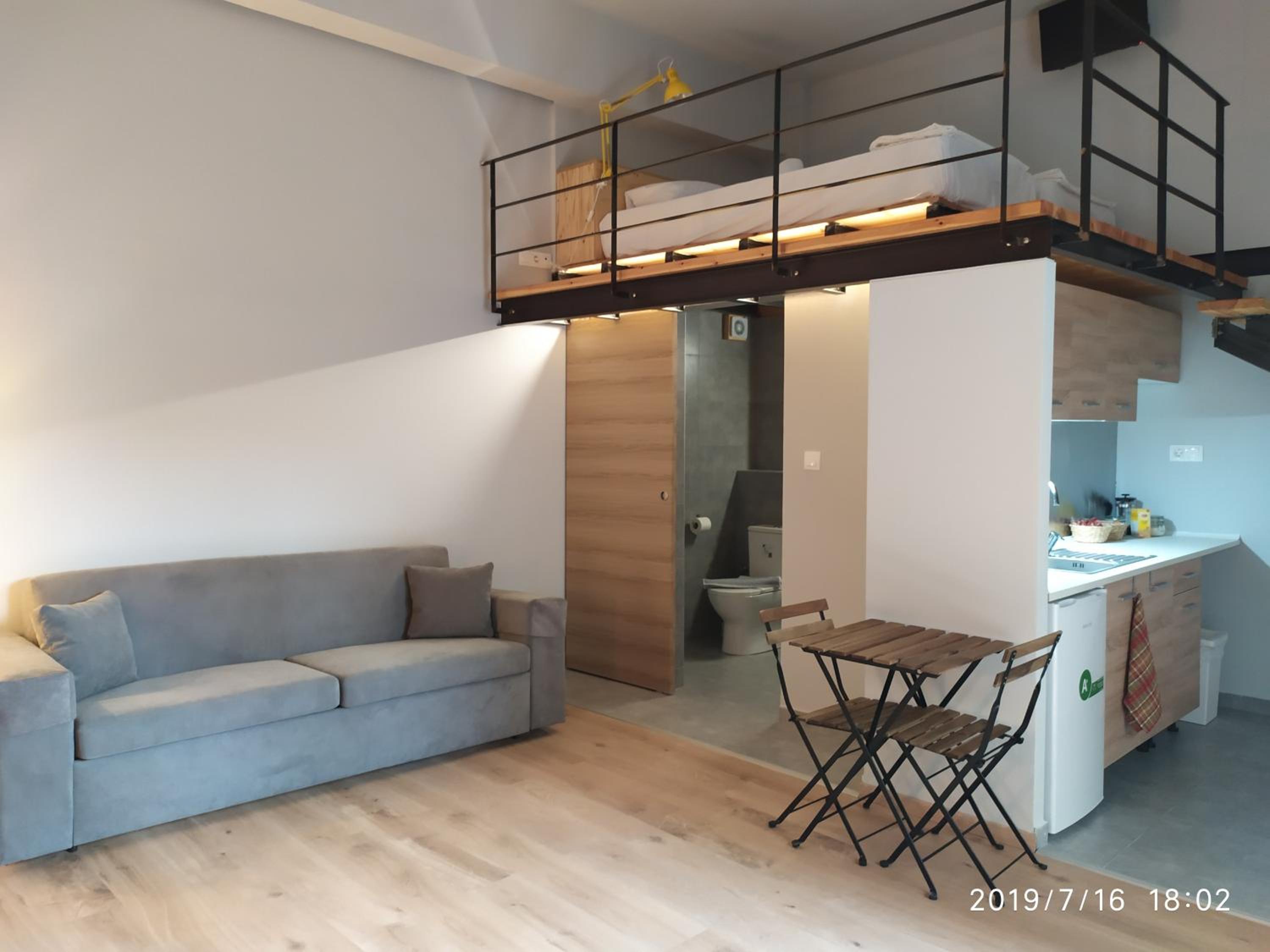 One-Bedroom Apartment - Photo 4