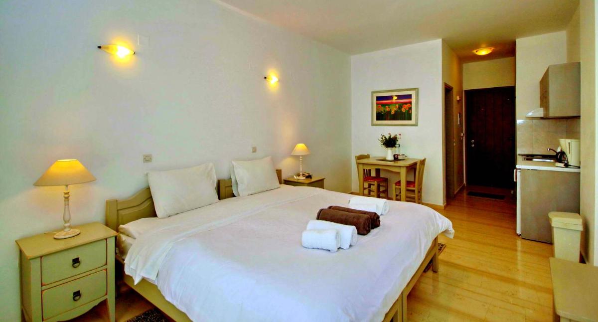 Studio (2 Adults) with Sea View photo 2