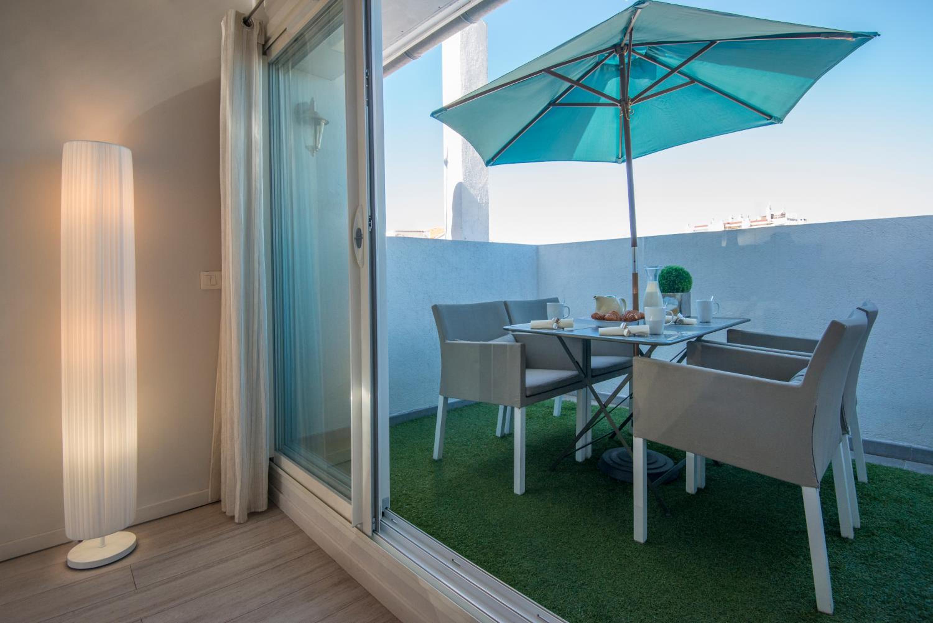 Deluxe Two-Bedroom Apartment with Terrace photo 2