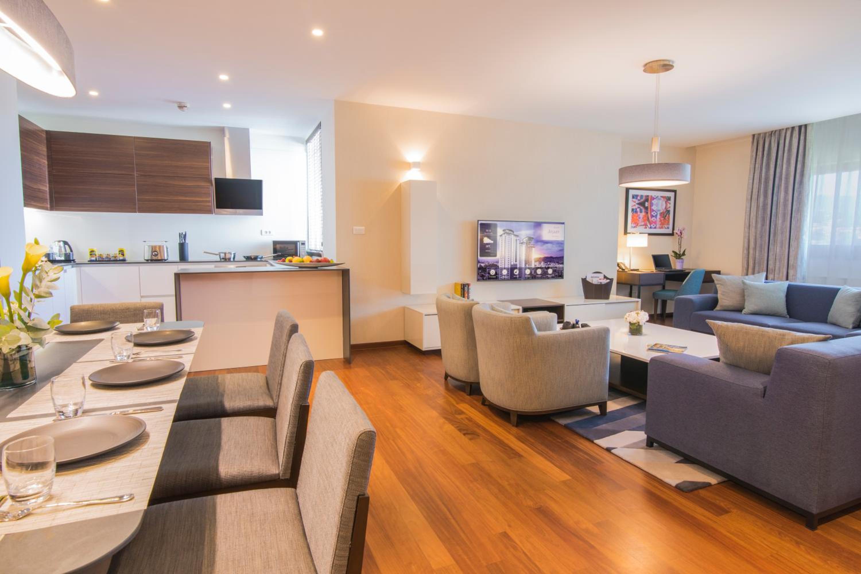 Spacious Three Bedroom Suite - Photo 3