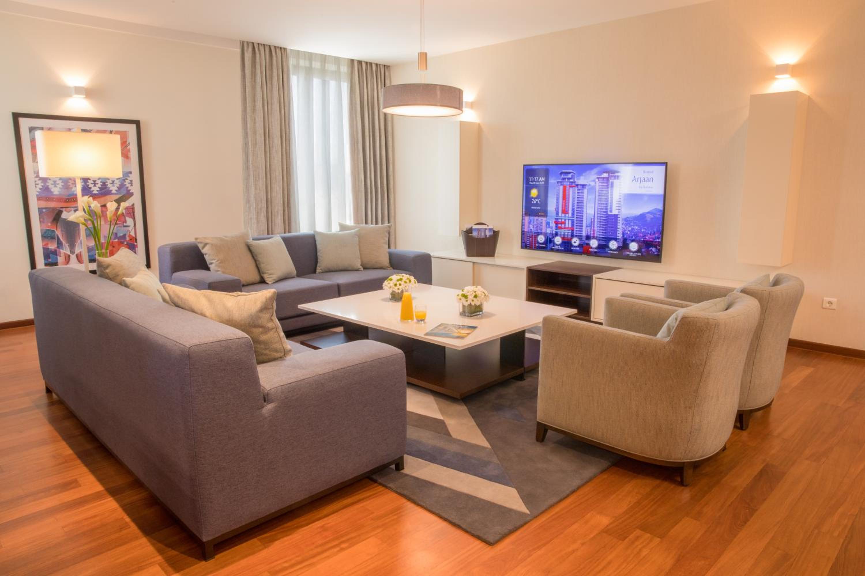 Spacious Three Bedroom Suite - Photo 2