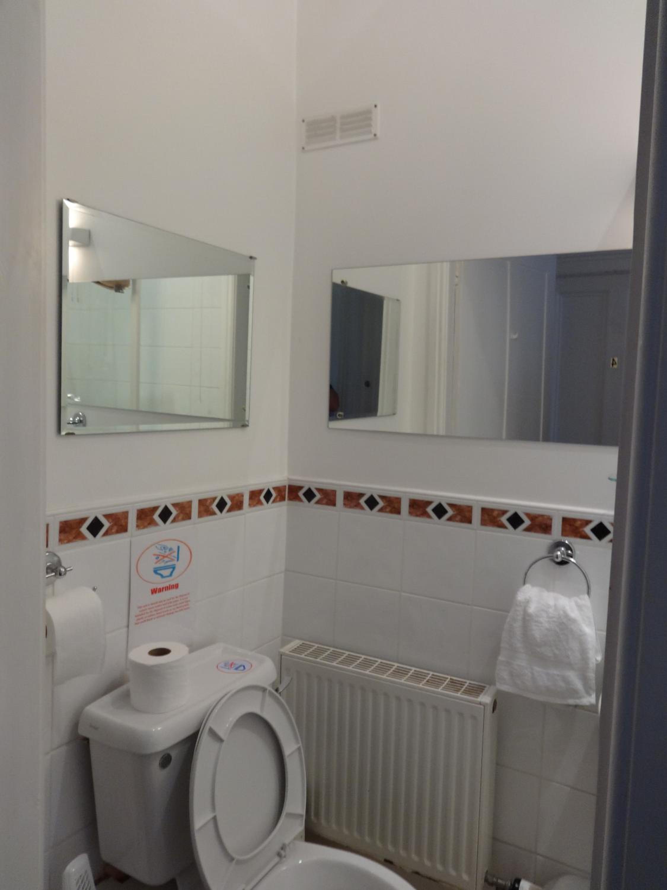Single Room with Private External Bathroom photo 3