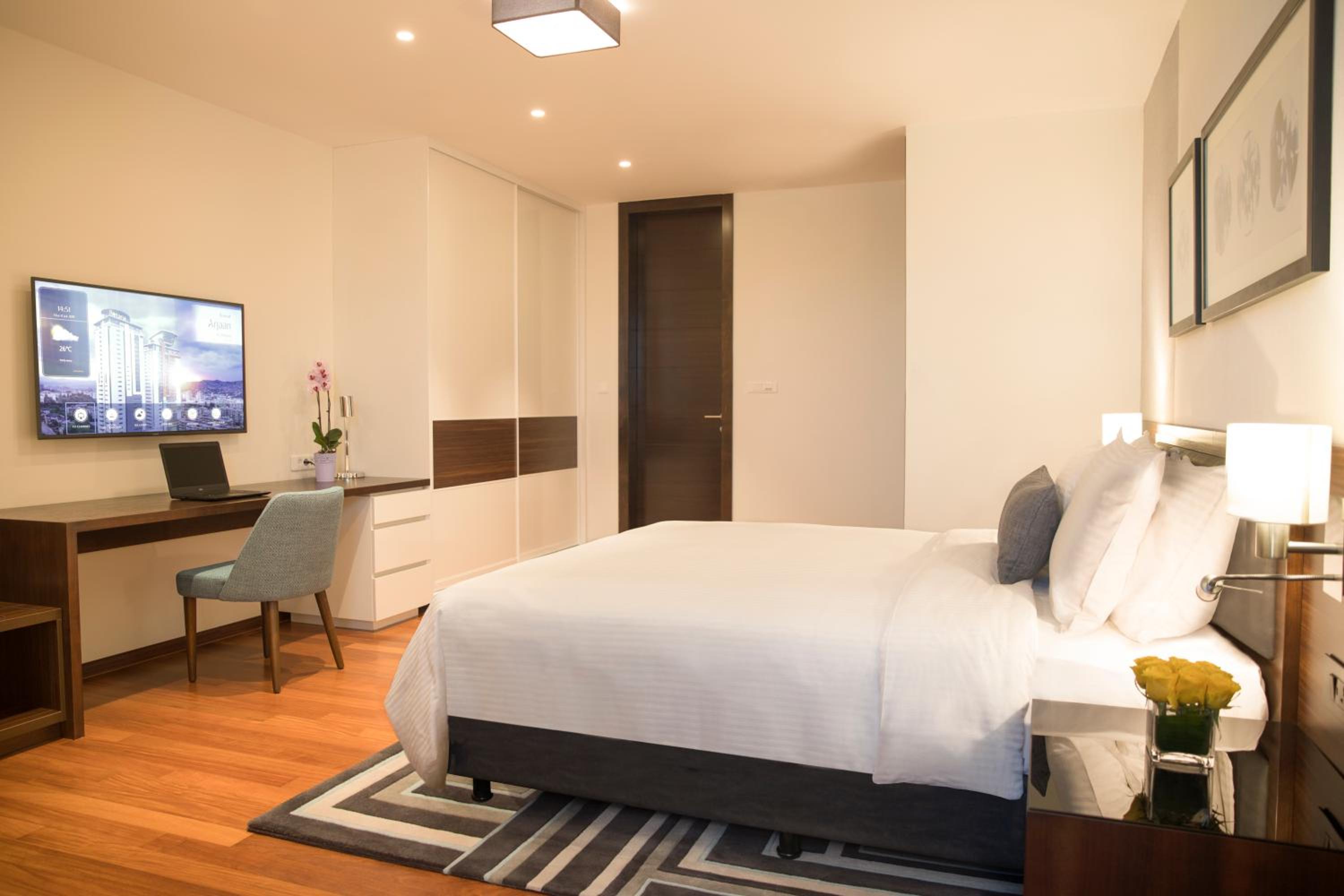 Spacious Three Bedroom Suite - Photo 7