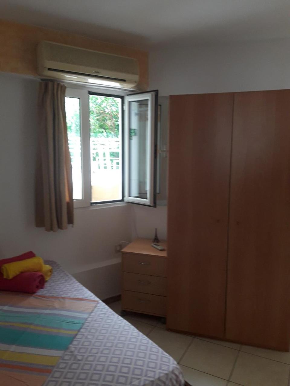 One-Bedroom Apartment - Photo 1