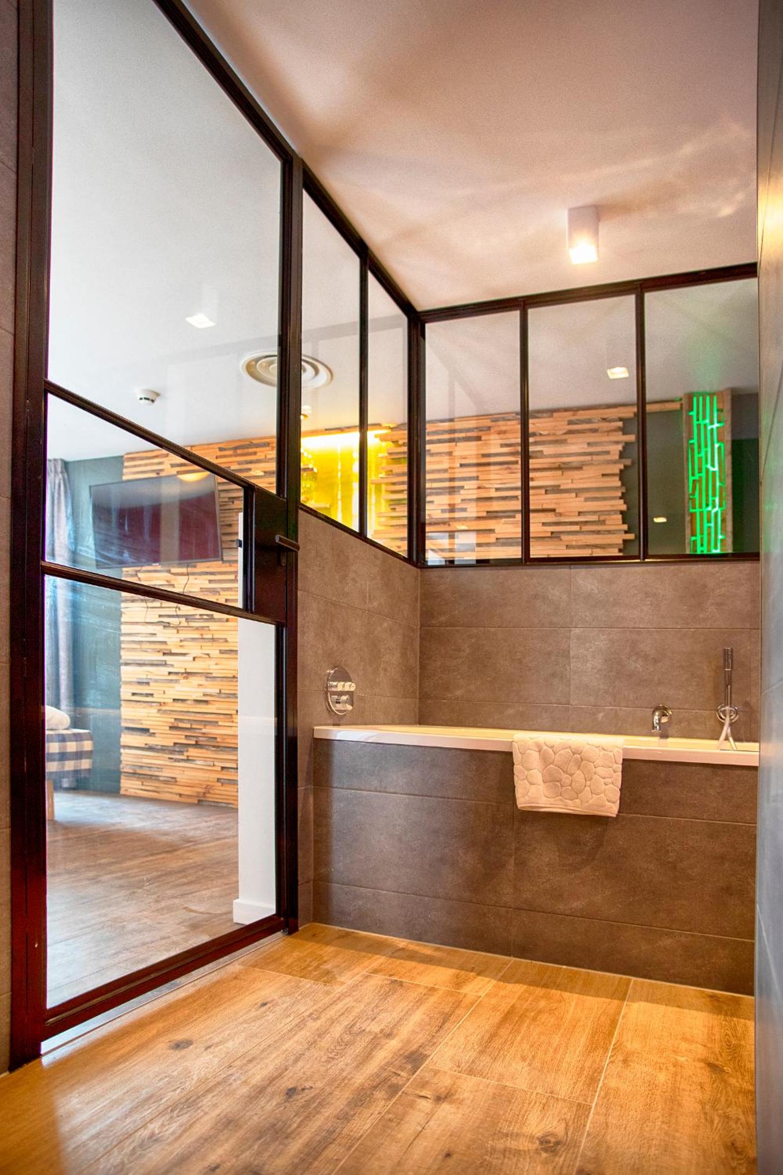 Deluxe room with spa facilities photo 3