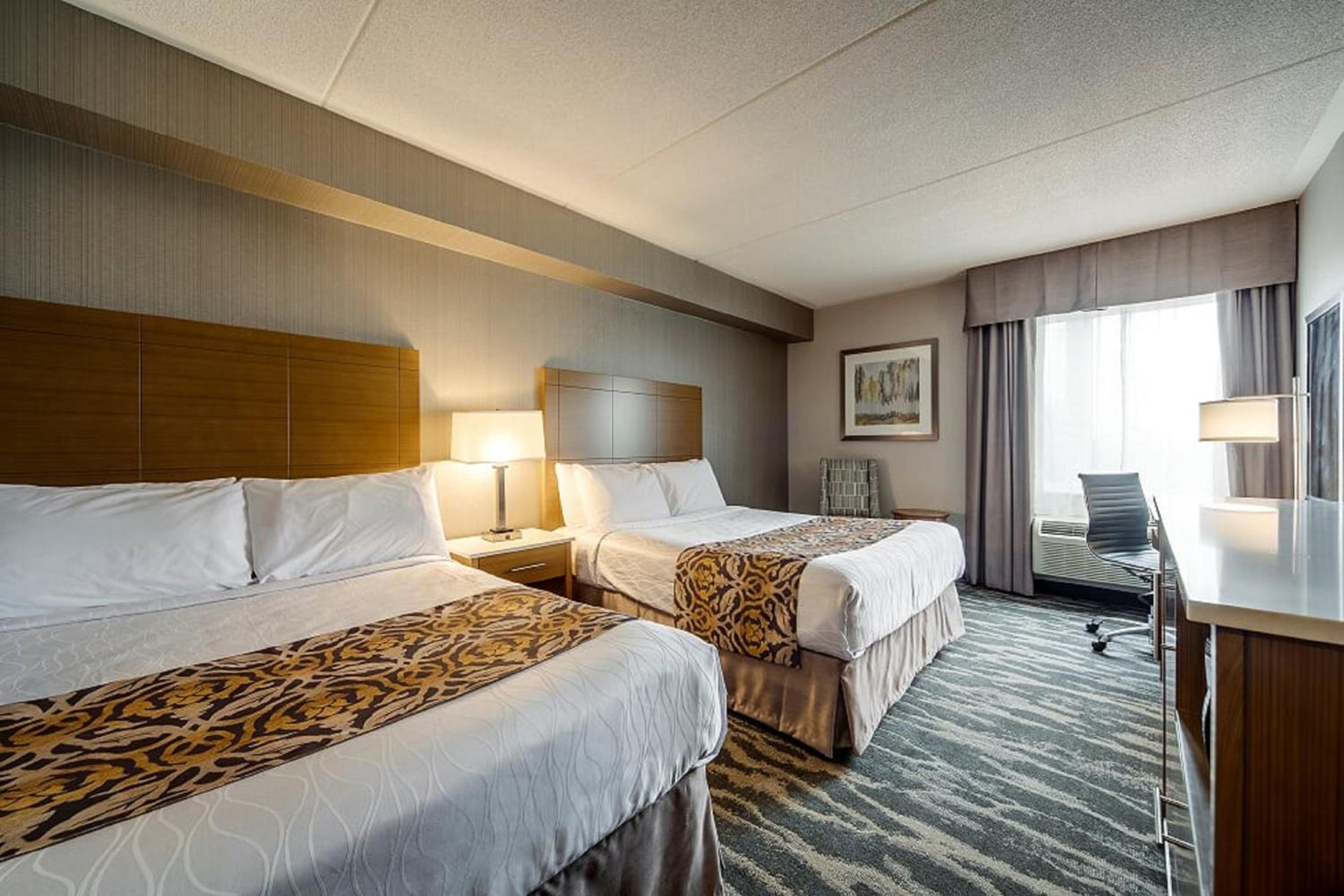 Standard Room with Two Queen Beds - Photo 4