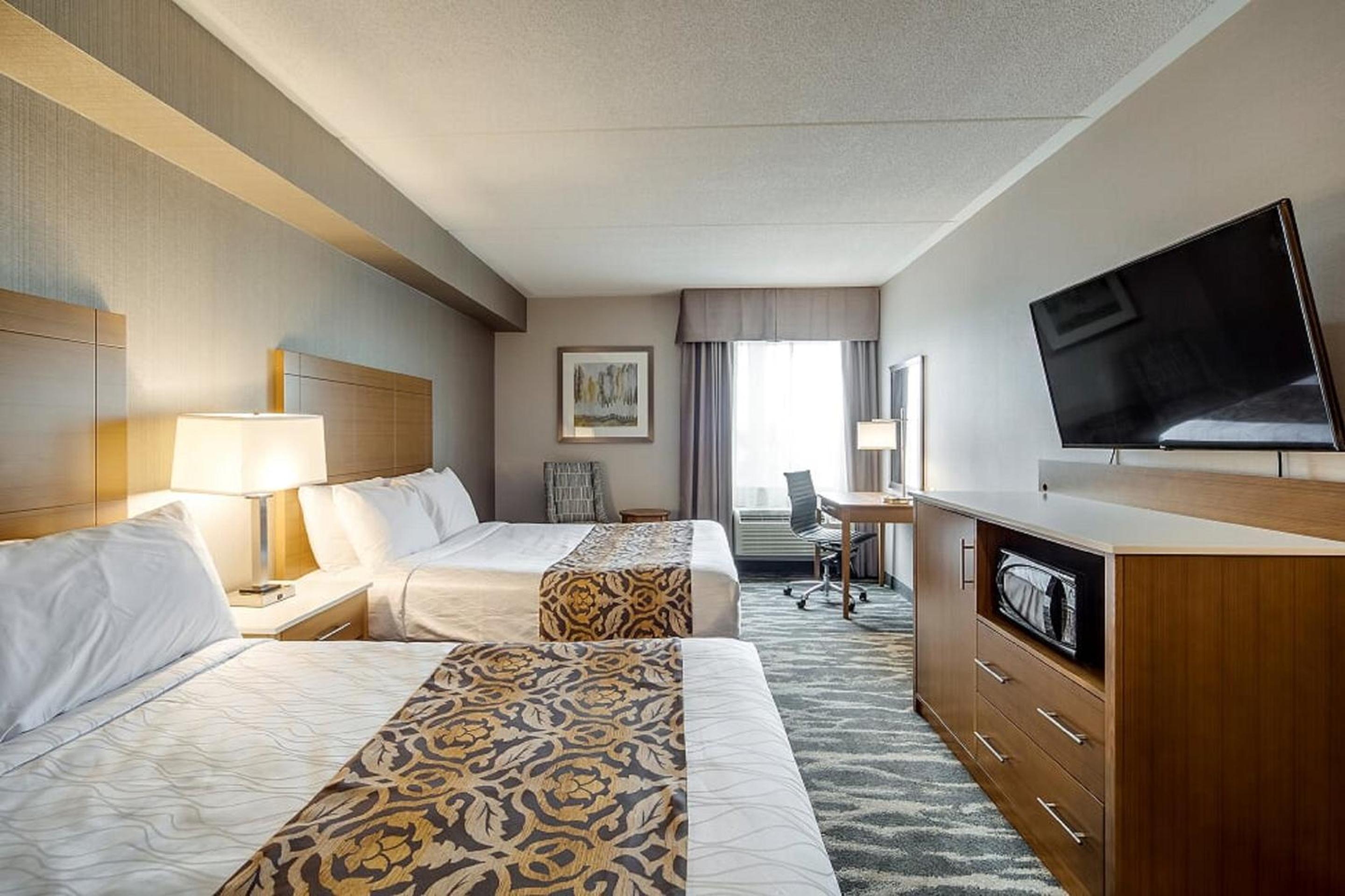 Standard Room with Two Queen Beds - Photo 5
