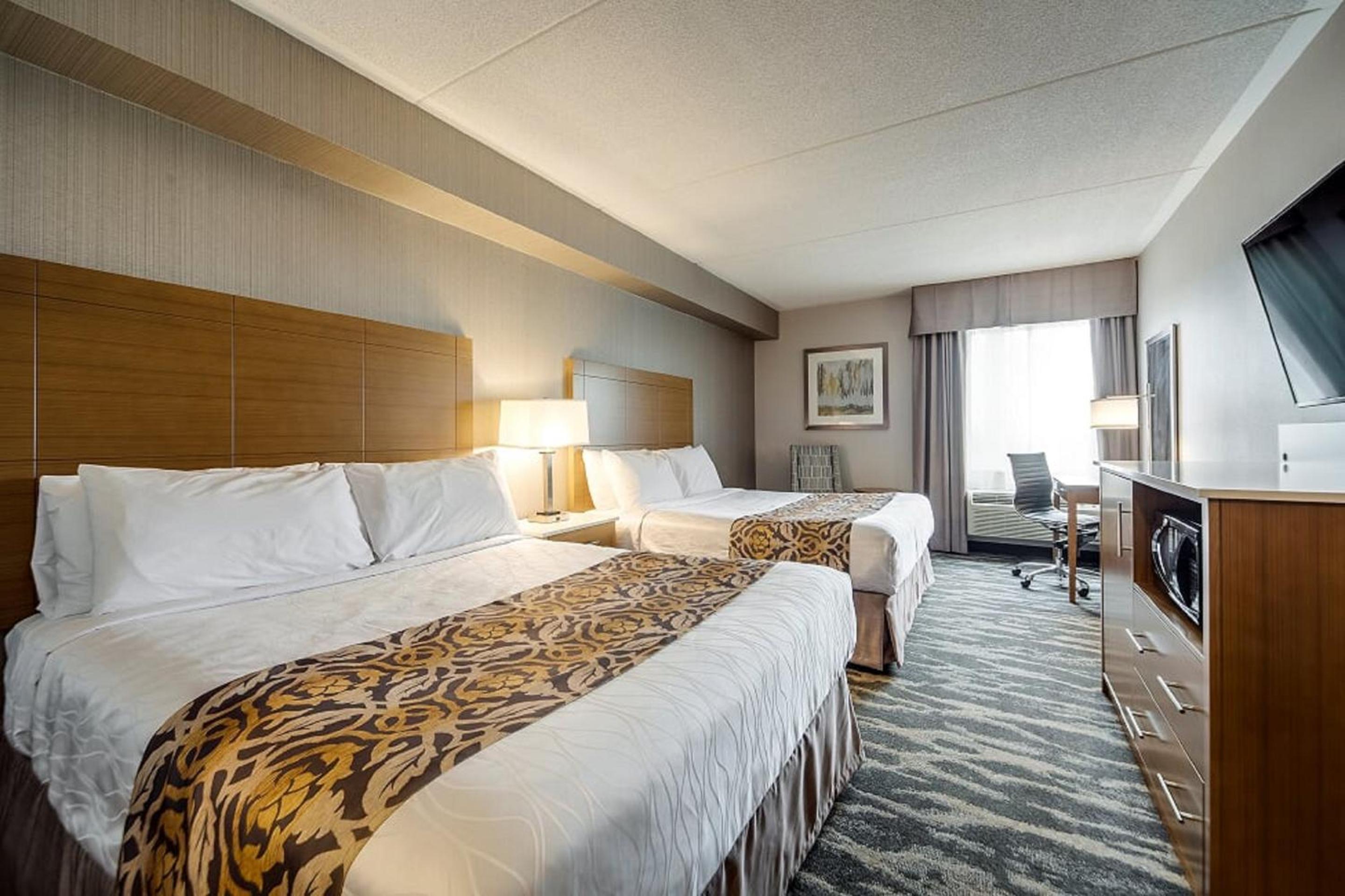 Standard Room with Two Queen Beds - Photo 6