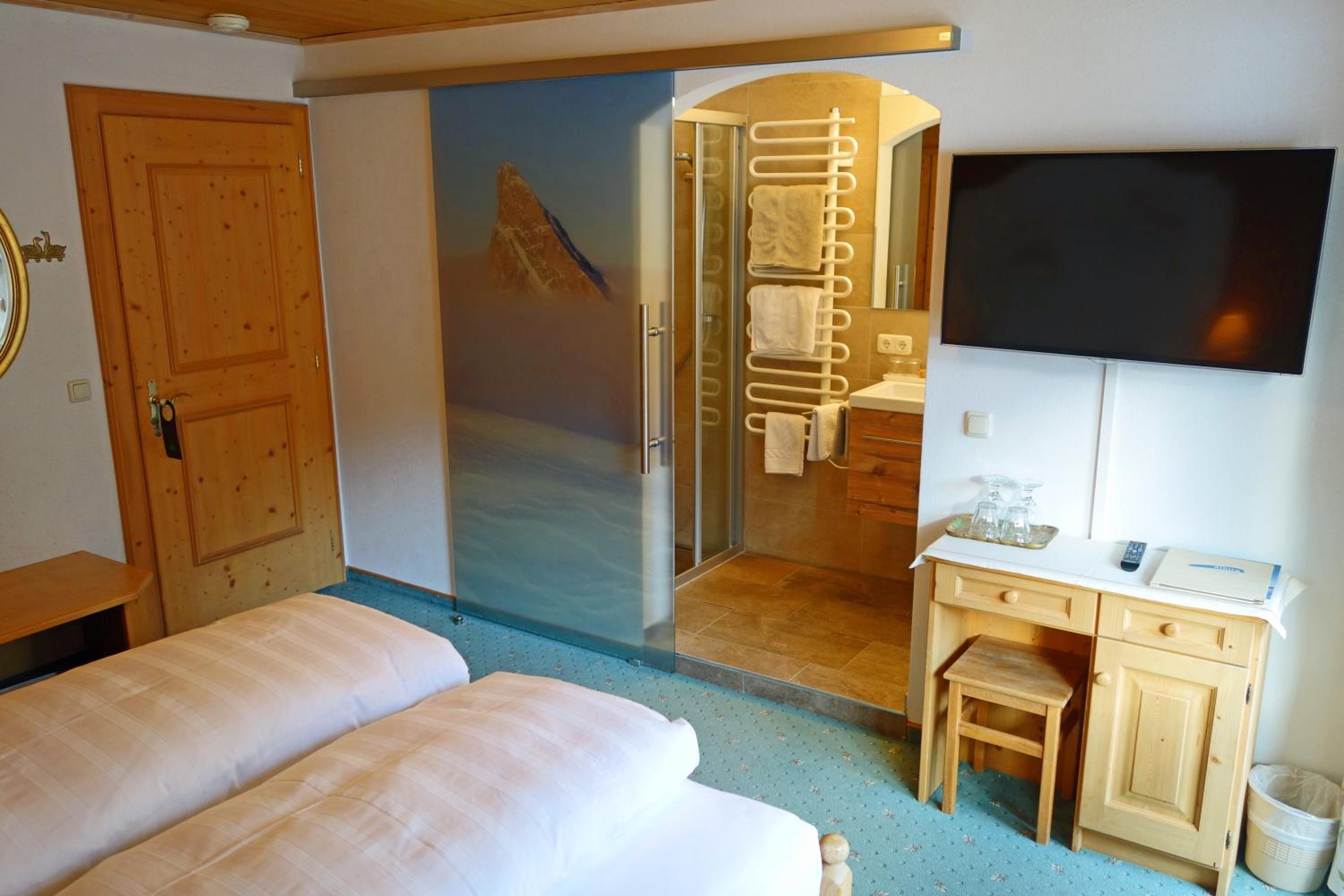 Standard Double Room photo 3