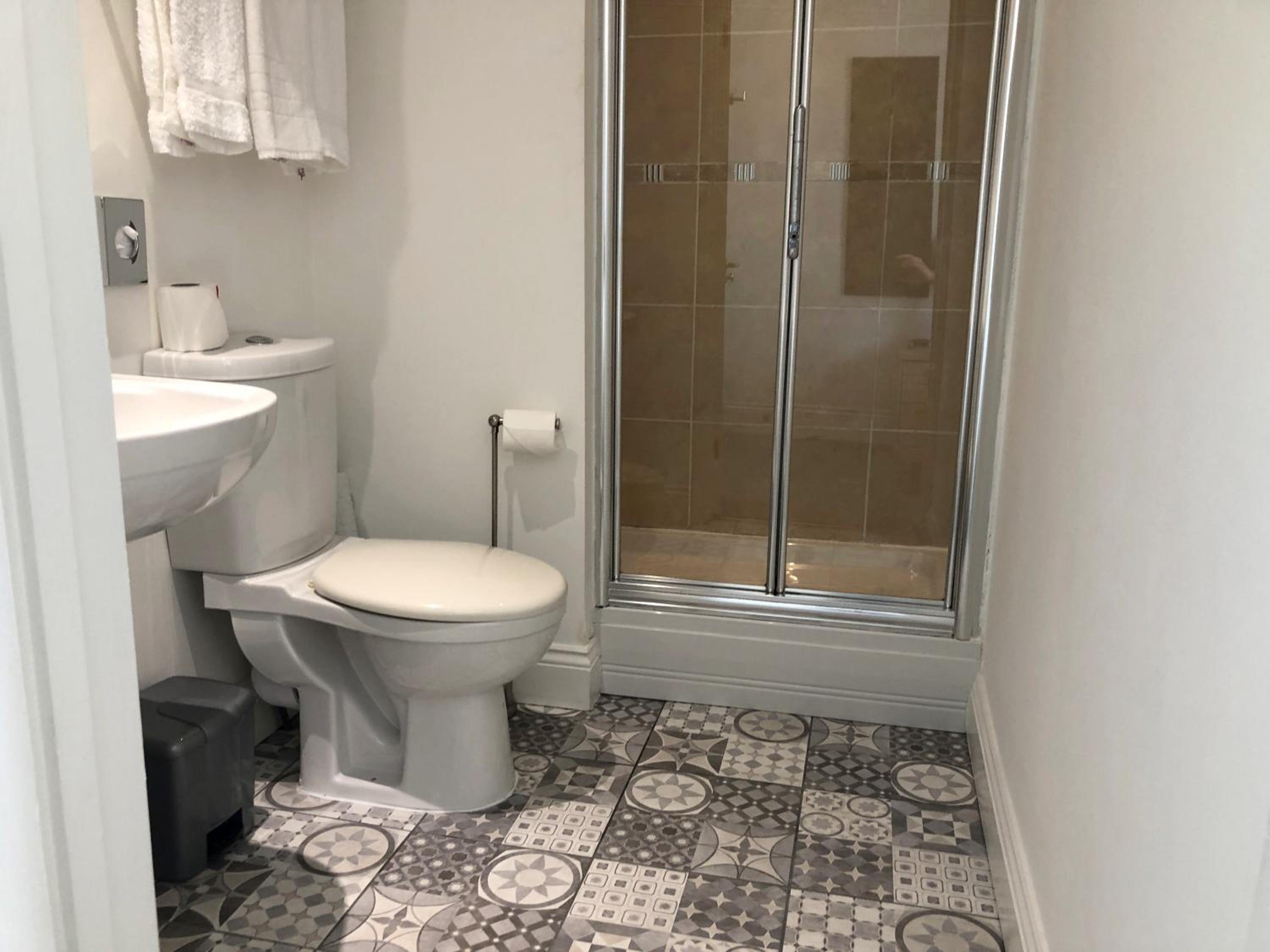 Double Room with Private Bathroom - Photo 4