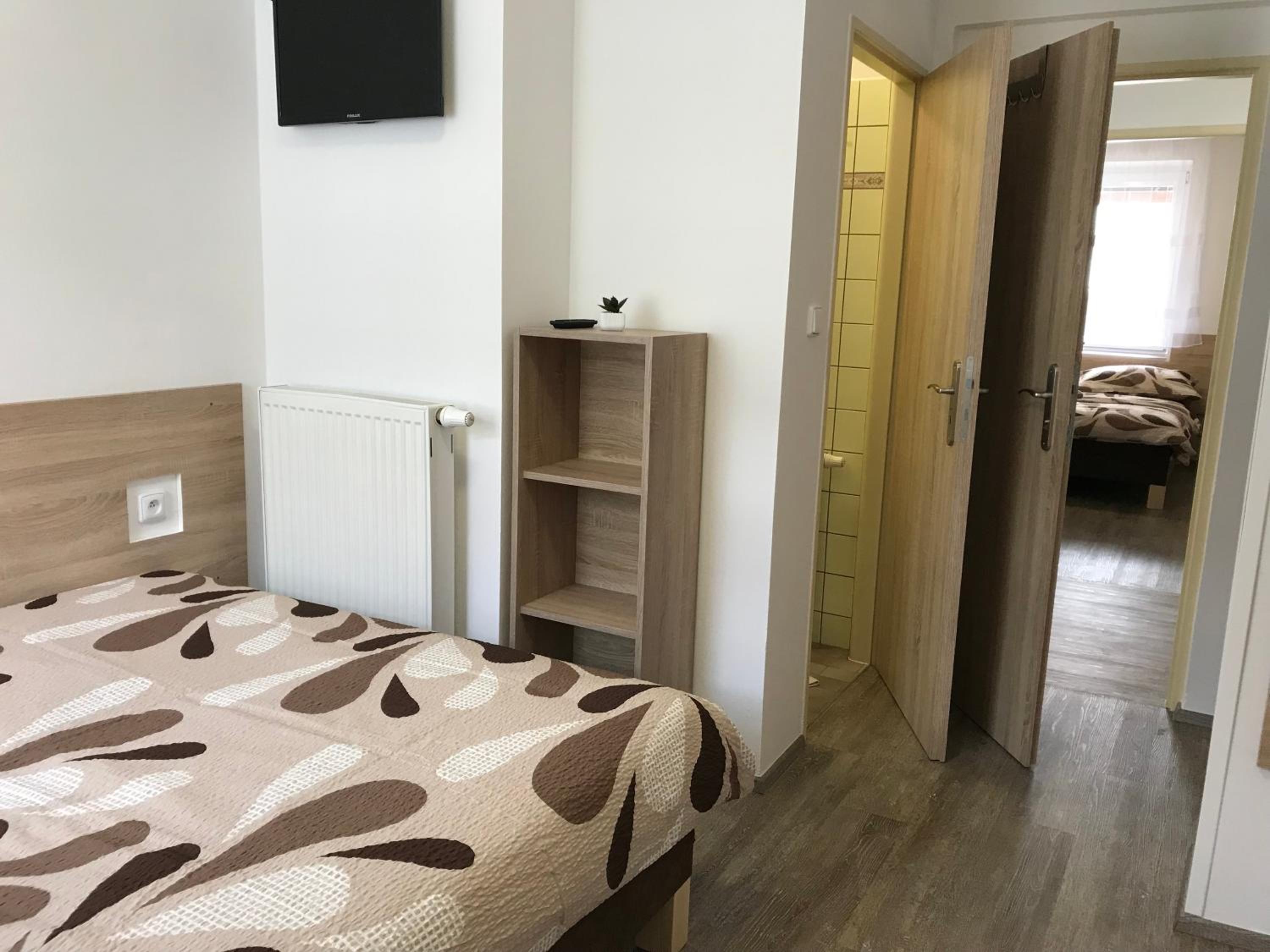 Small Double Room - Photo 14