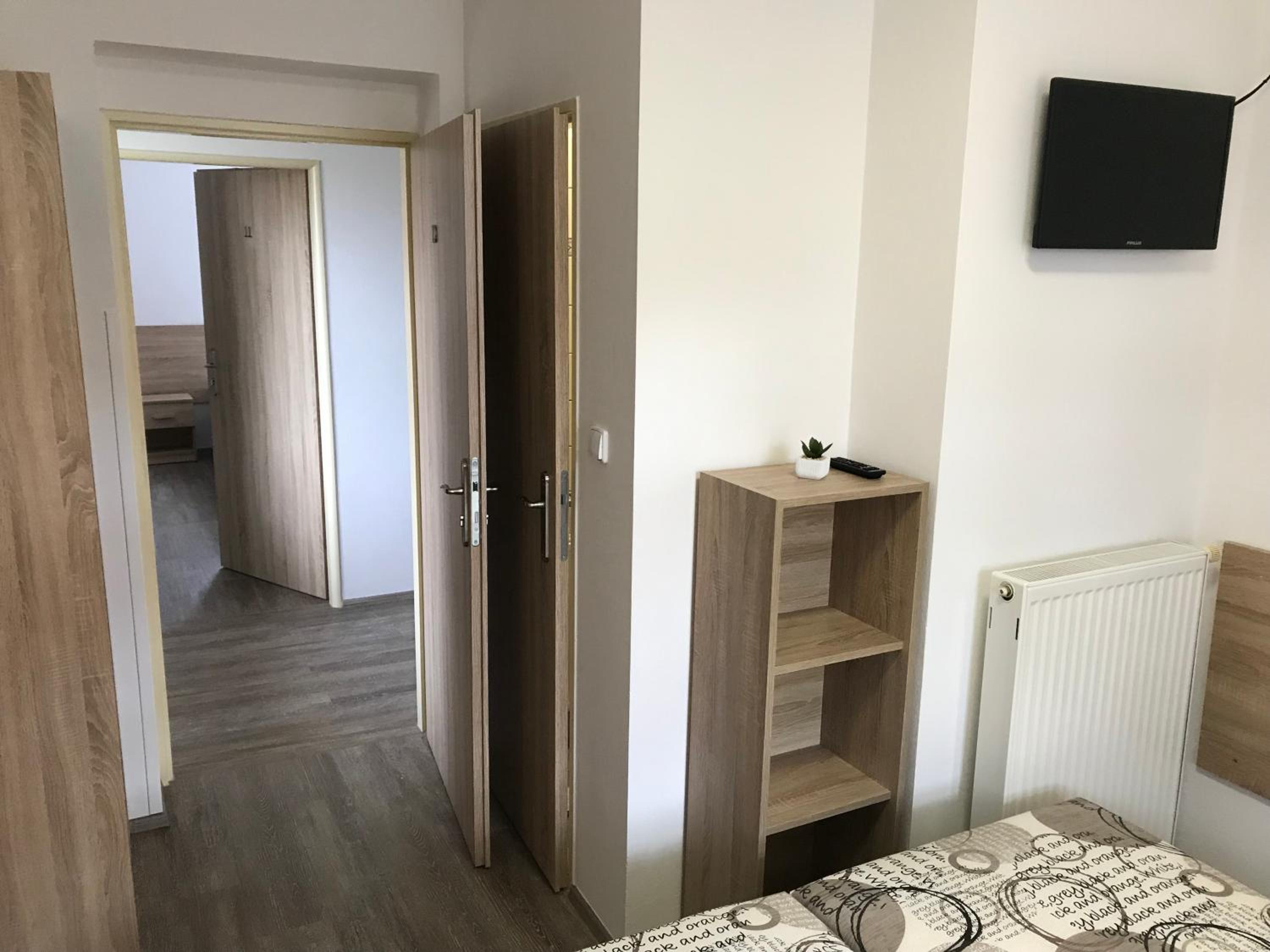 Small Double Room - Photo 7