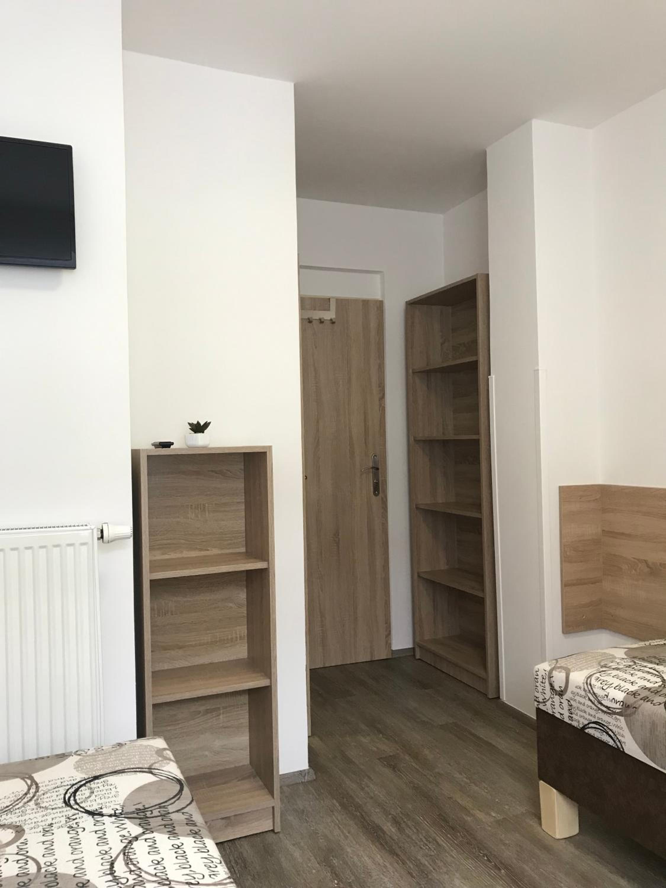 Small Double Room - Photo 8