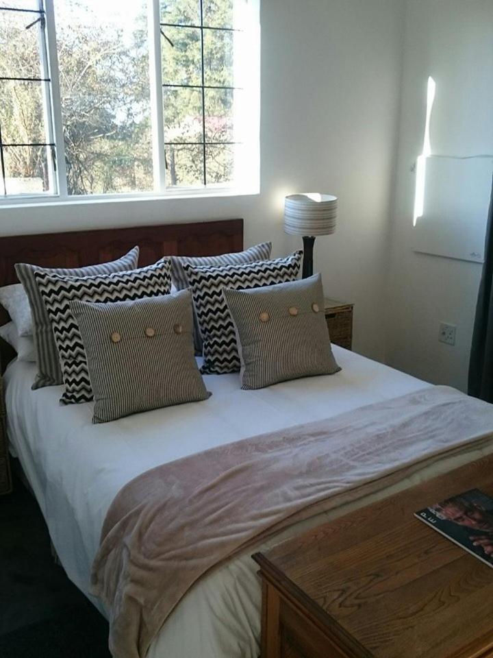 One-Bedroom Apartment - Photo 2