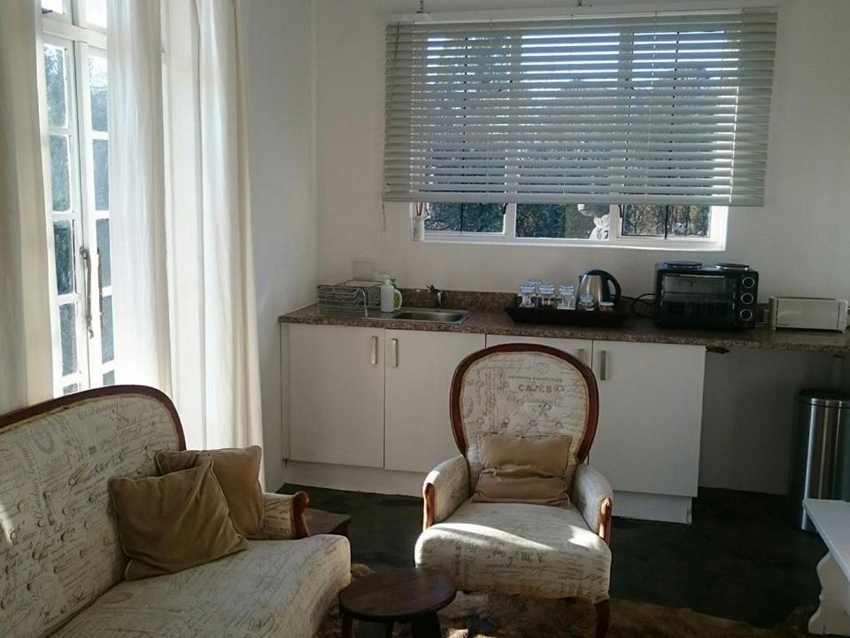 One-Bedroom Apartment - Photo 3
