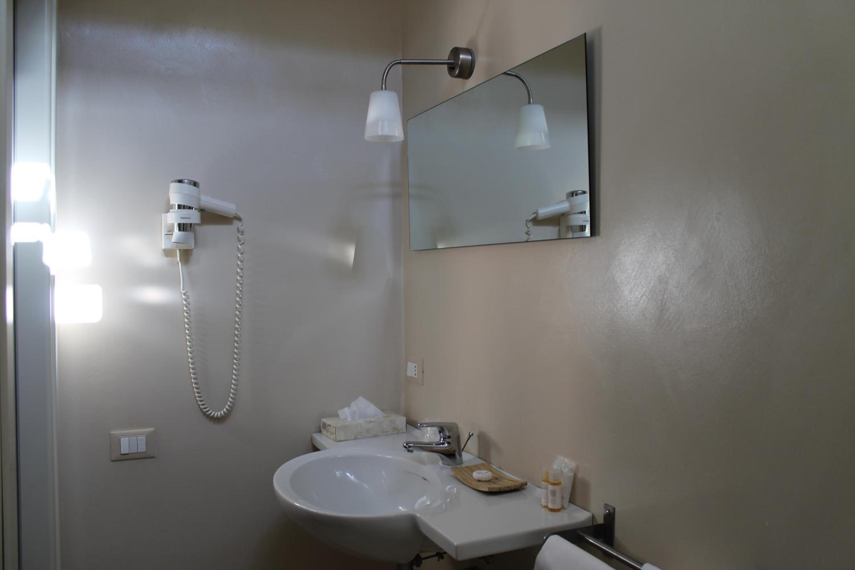 Double Room - Photo 8