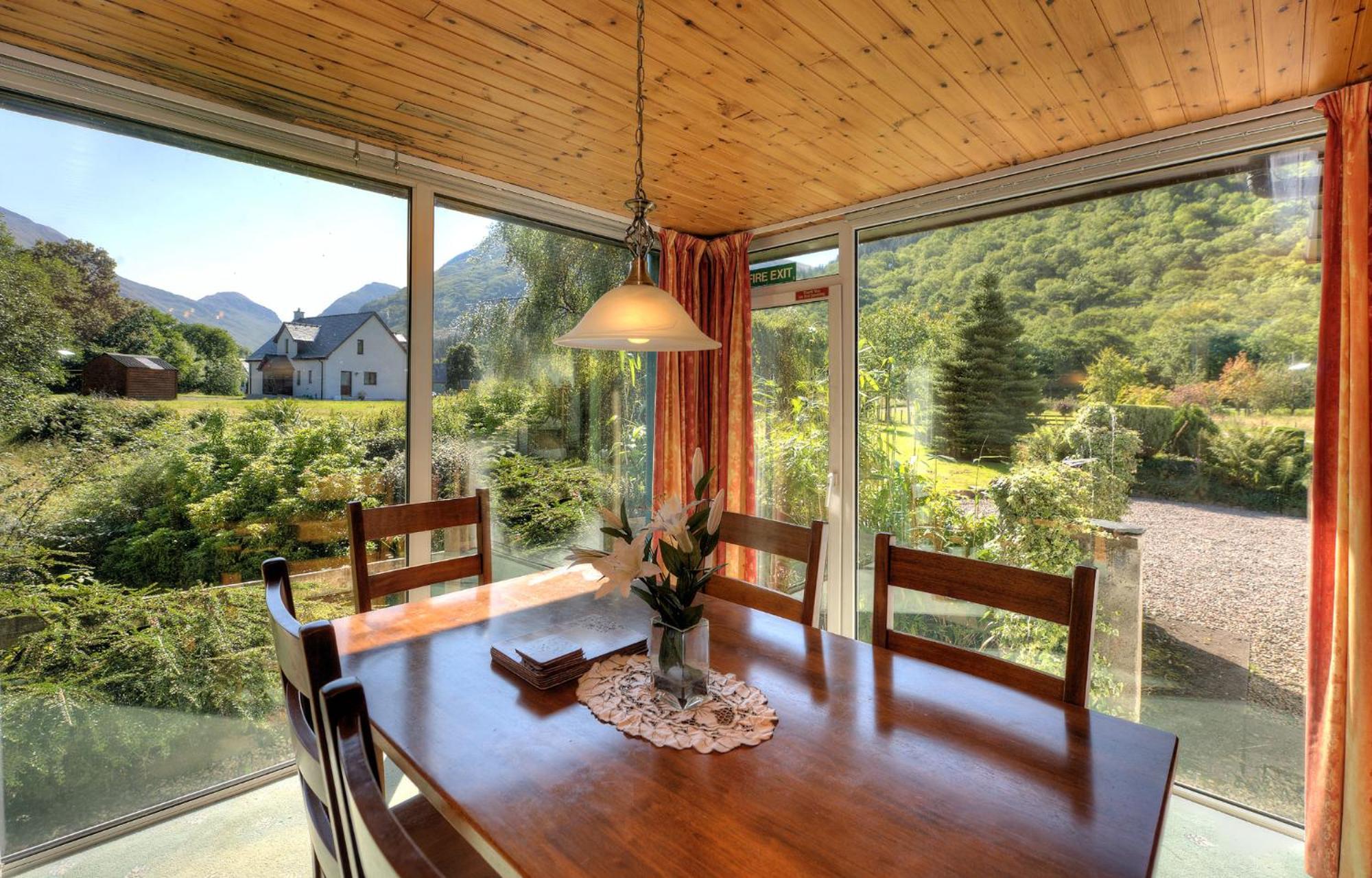 Three-Bedroom House photo 3