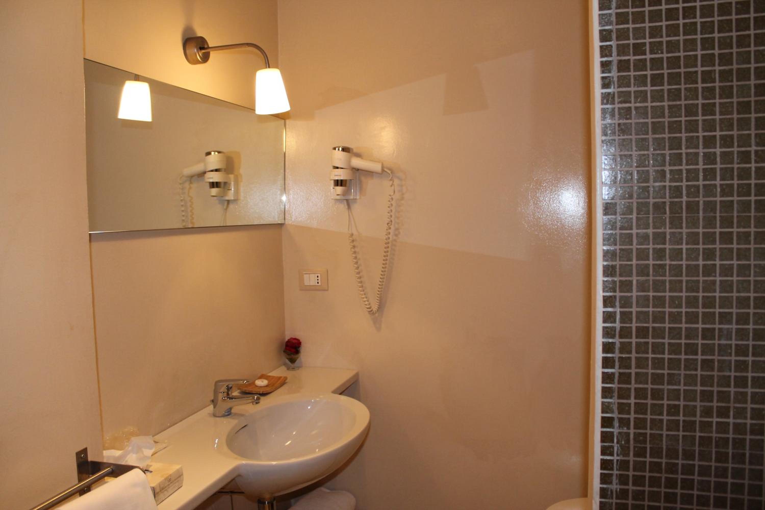 Double Room - Photo 3