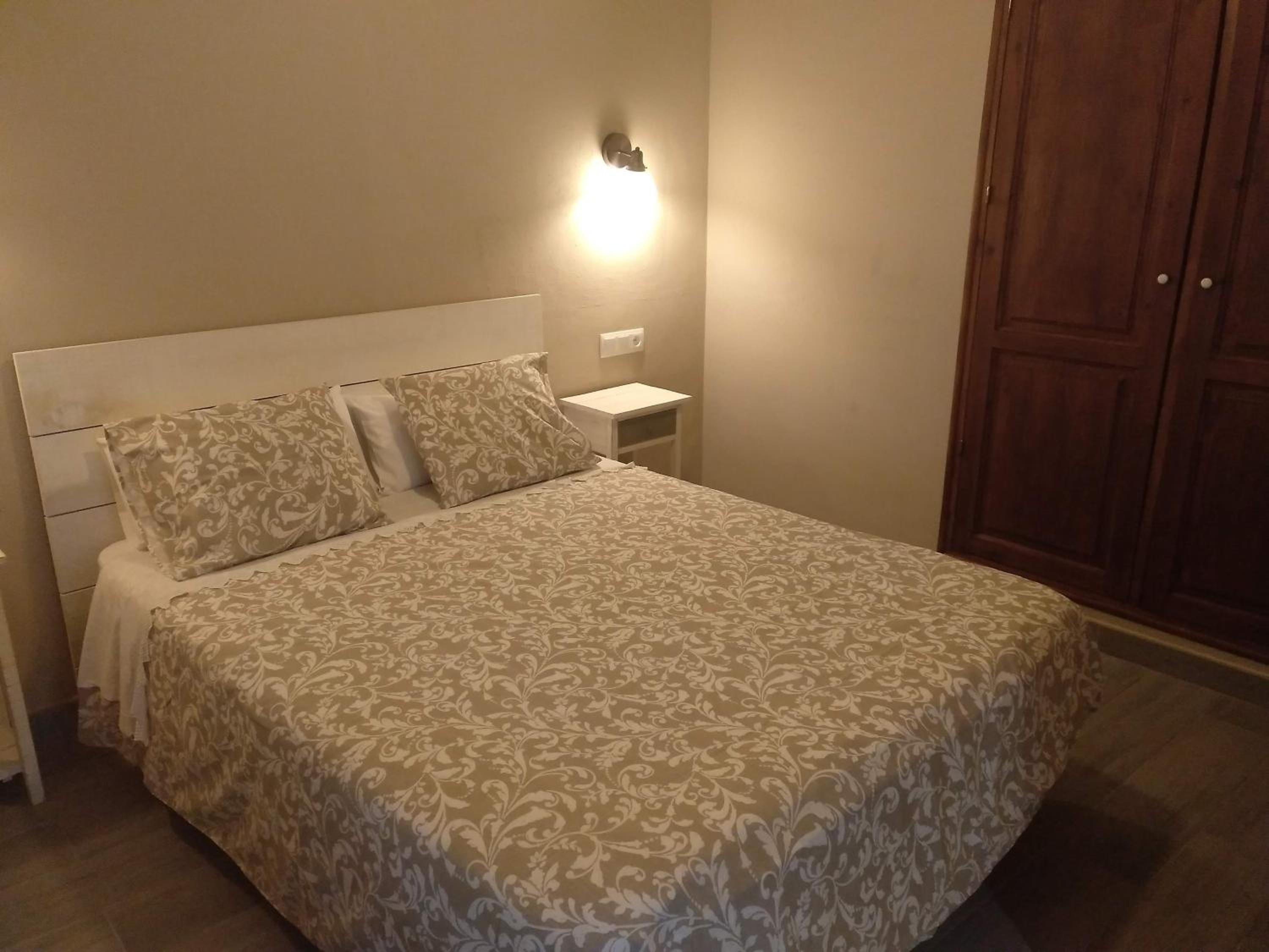Double or Twin Room with Balcony and Mountain View - Photo 13
