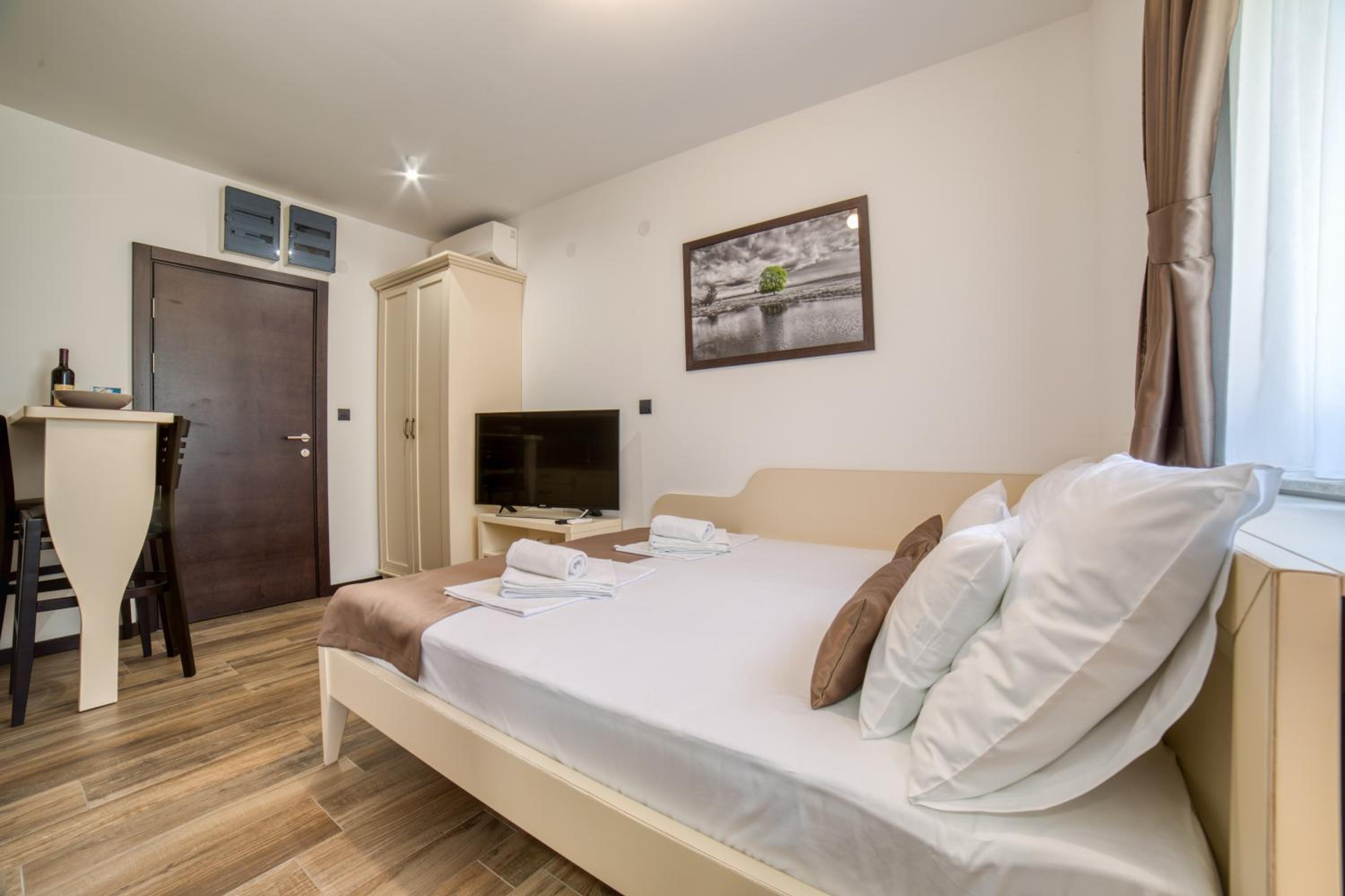 Studio Apartment photo 3