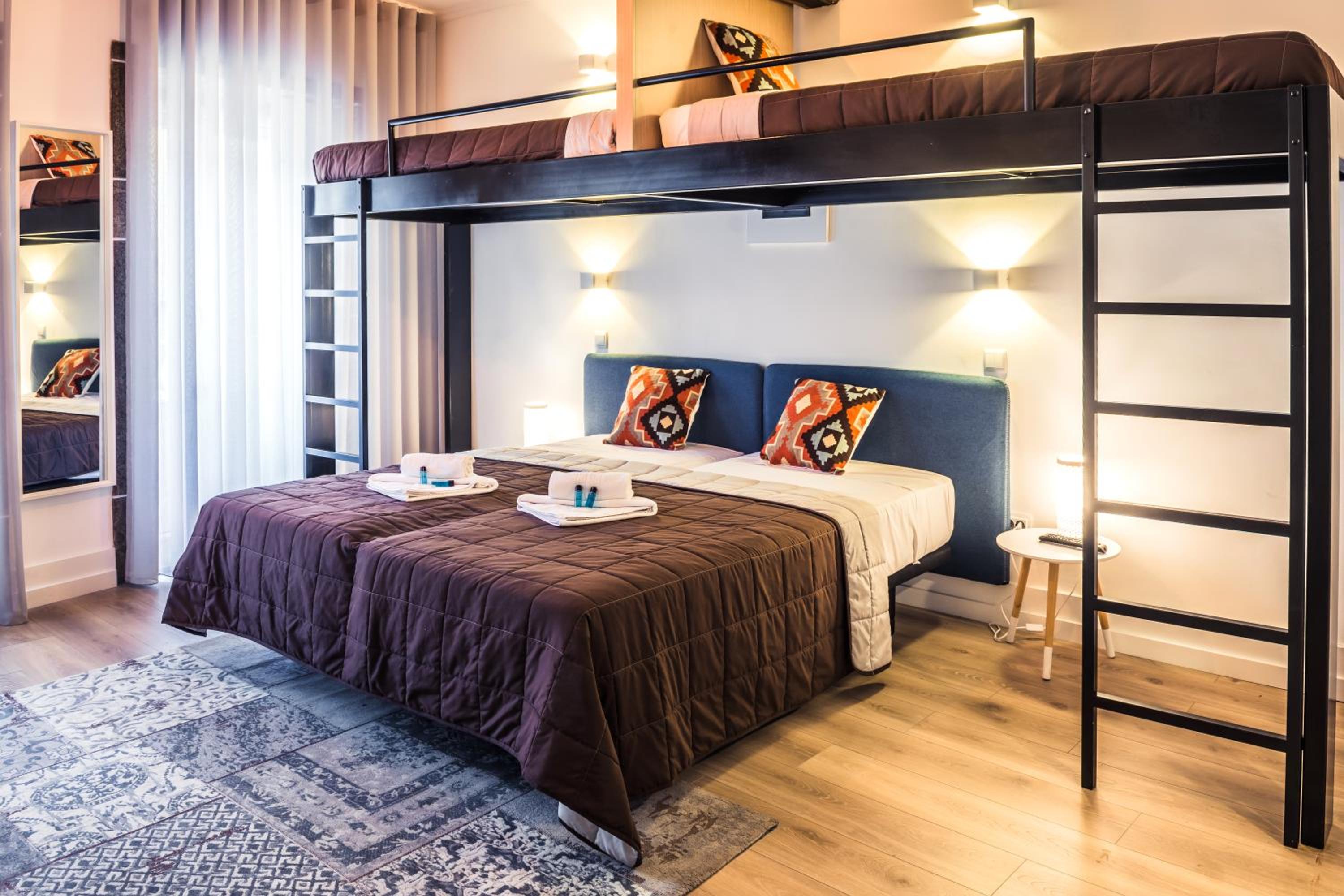 Quadruple Room with Private Bathroom - Photo 1