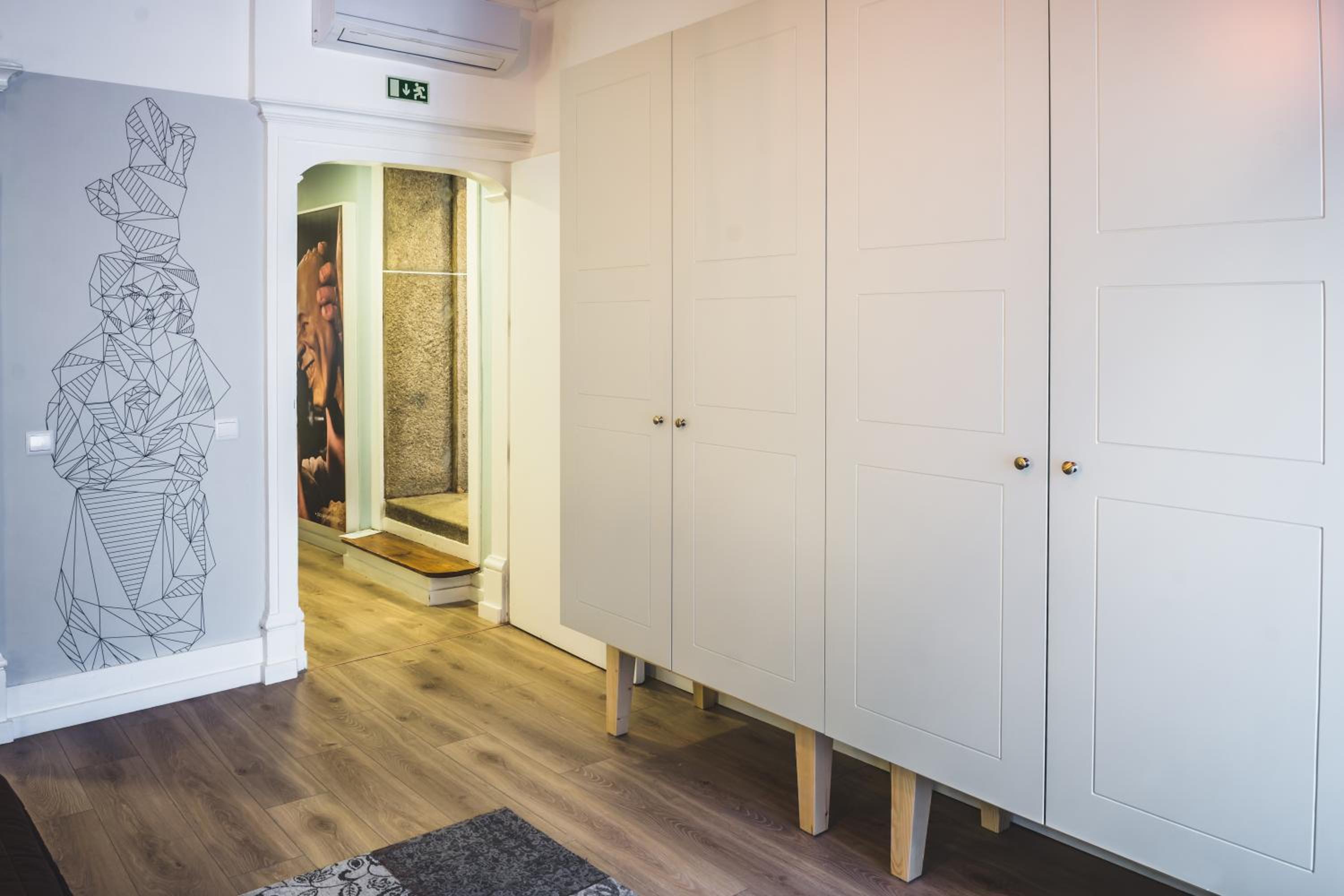 Quadruple Room with Private Bathroom - Photo 5