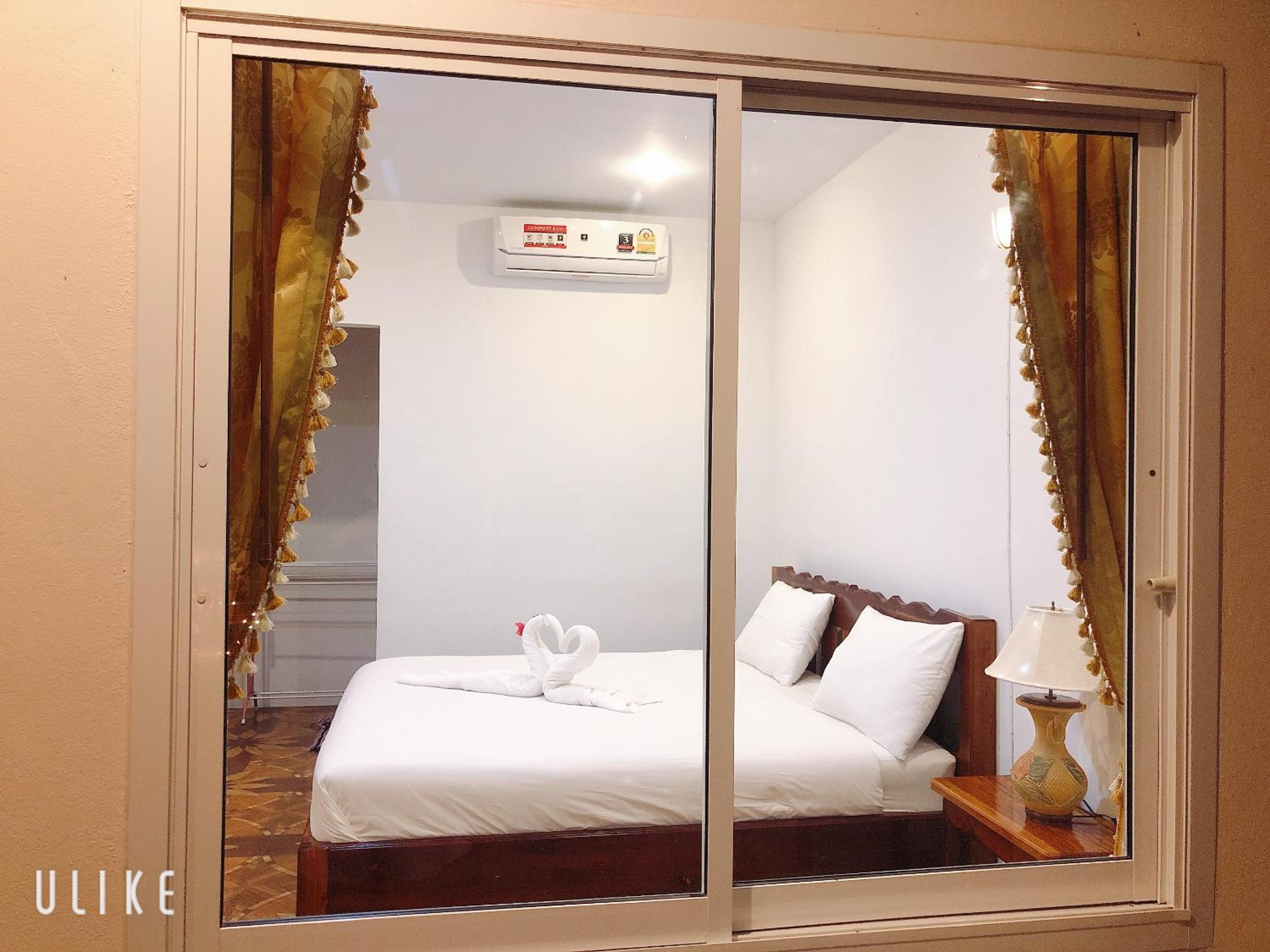 Deluxe Room - Photo 12