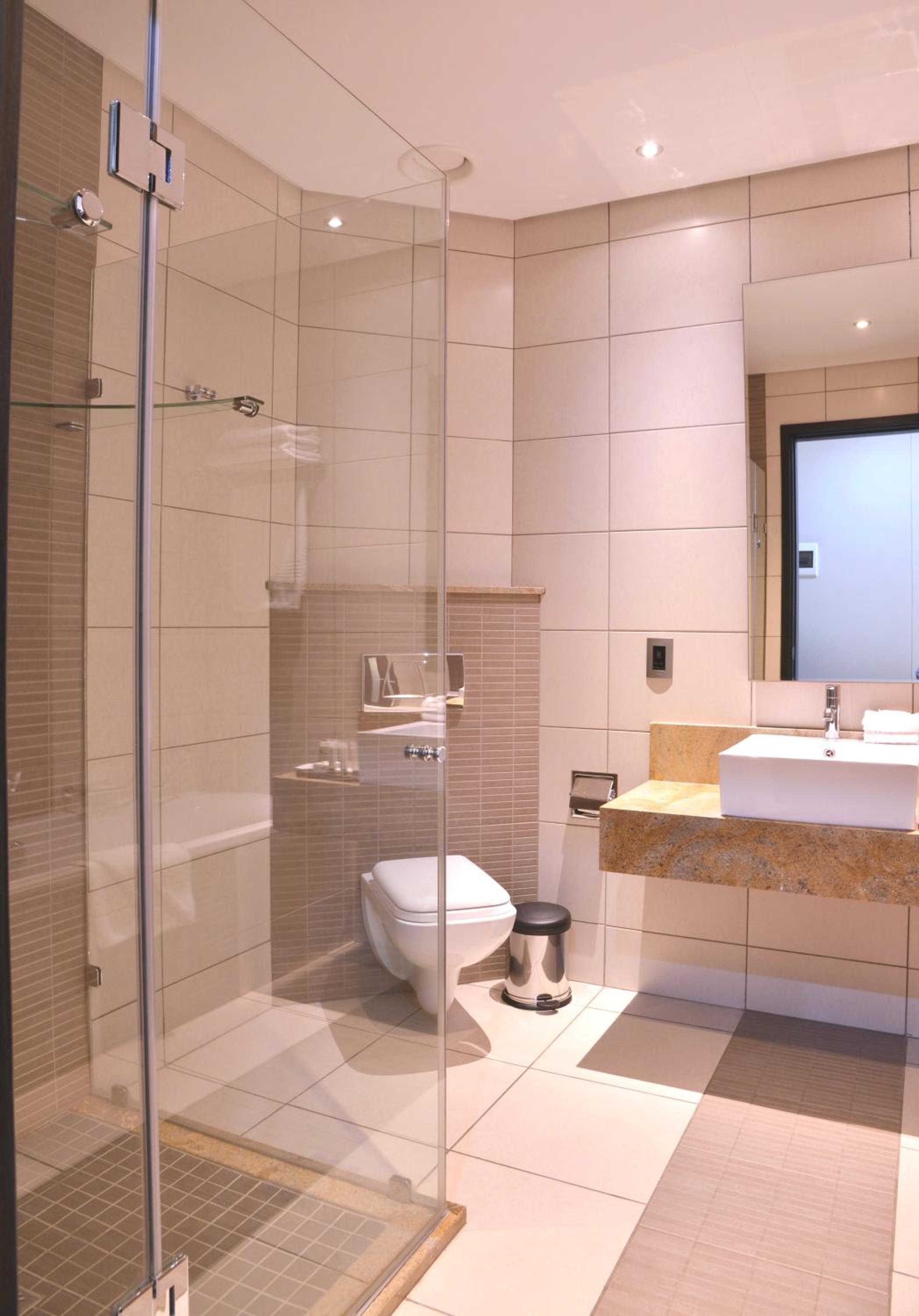 Suite with King Bed - Photo 4