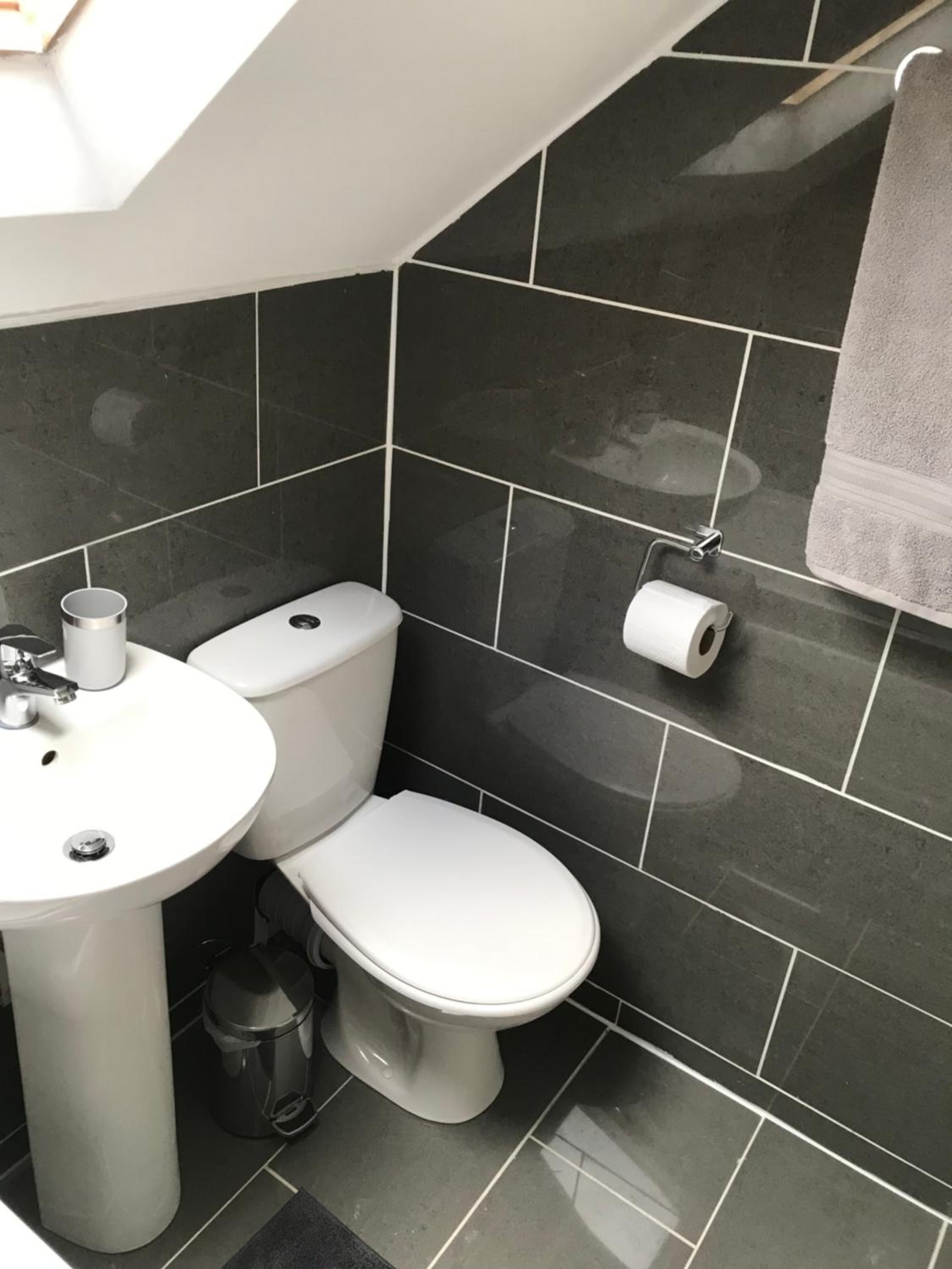 Double Room - Photo 6