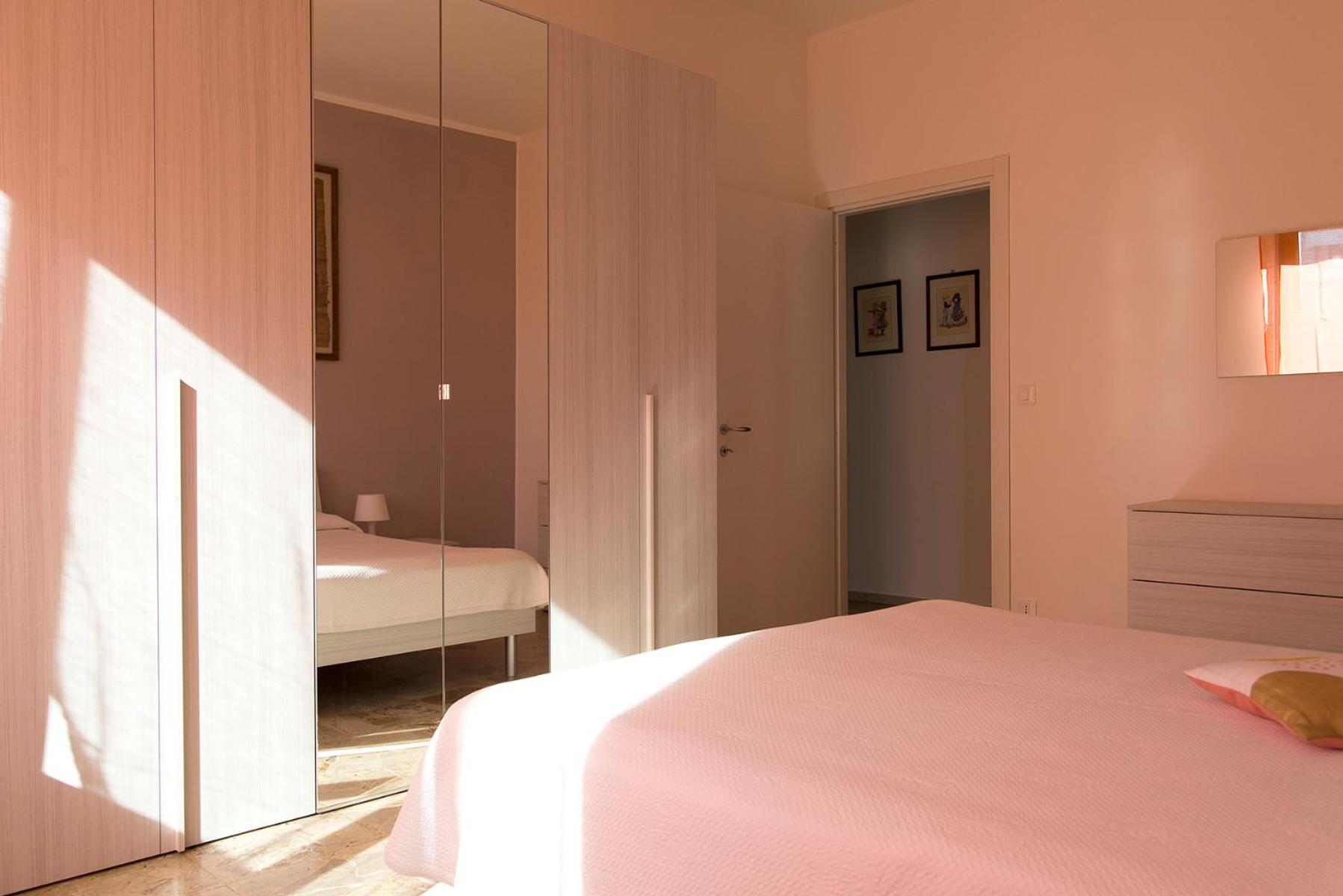 One-Bedroom Apartment - Photo 2