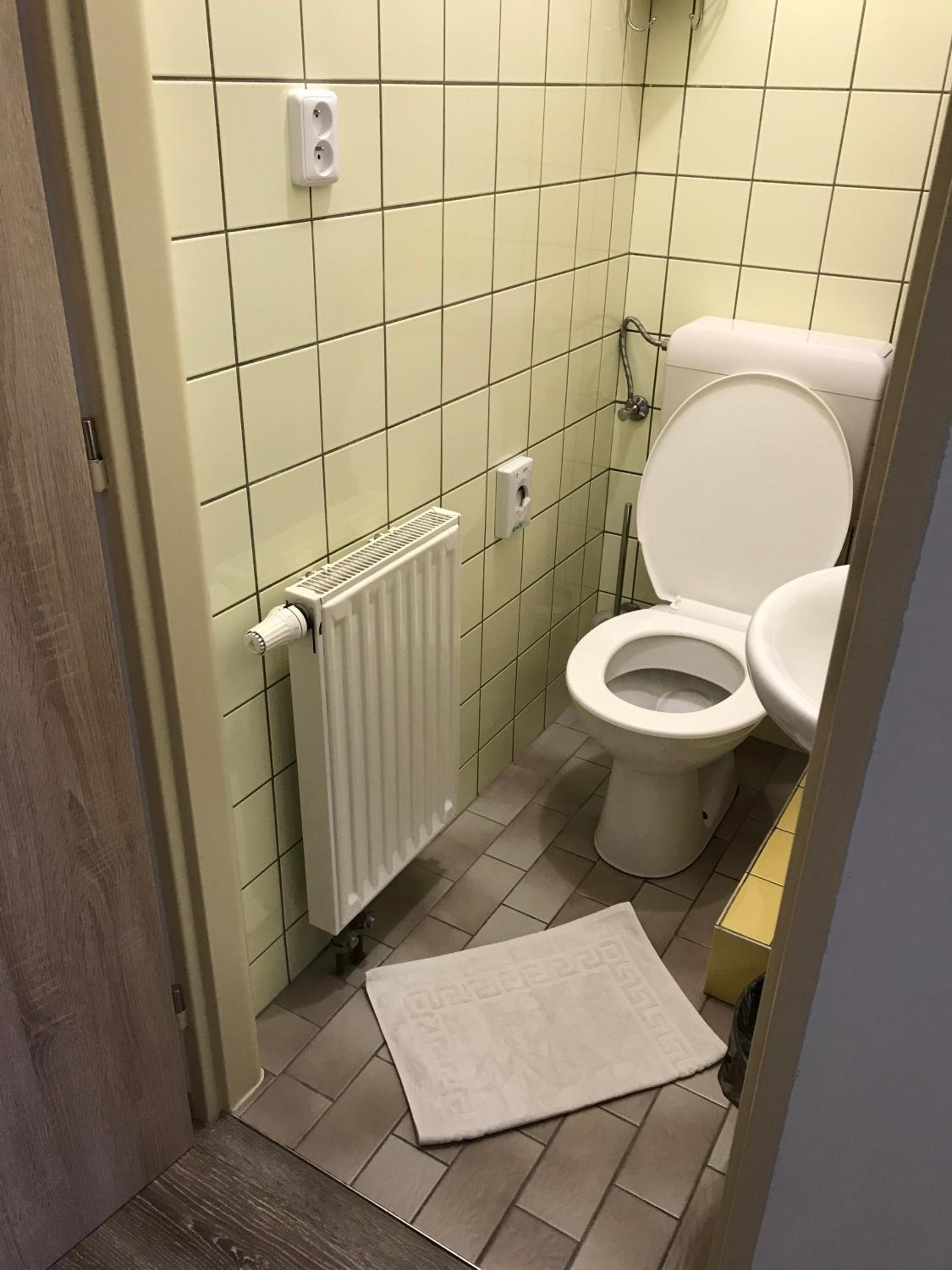 Small Double Room - Photo 11