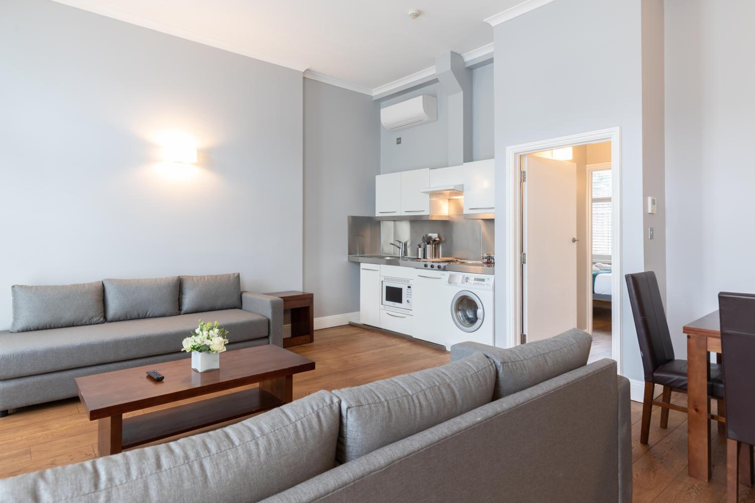 One-Bedroom Apartment with 2 Sofa Beds photo 3