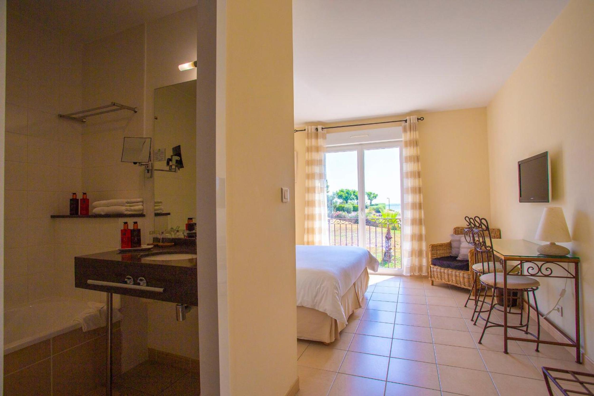 Double Room With Balcony - Garden View