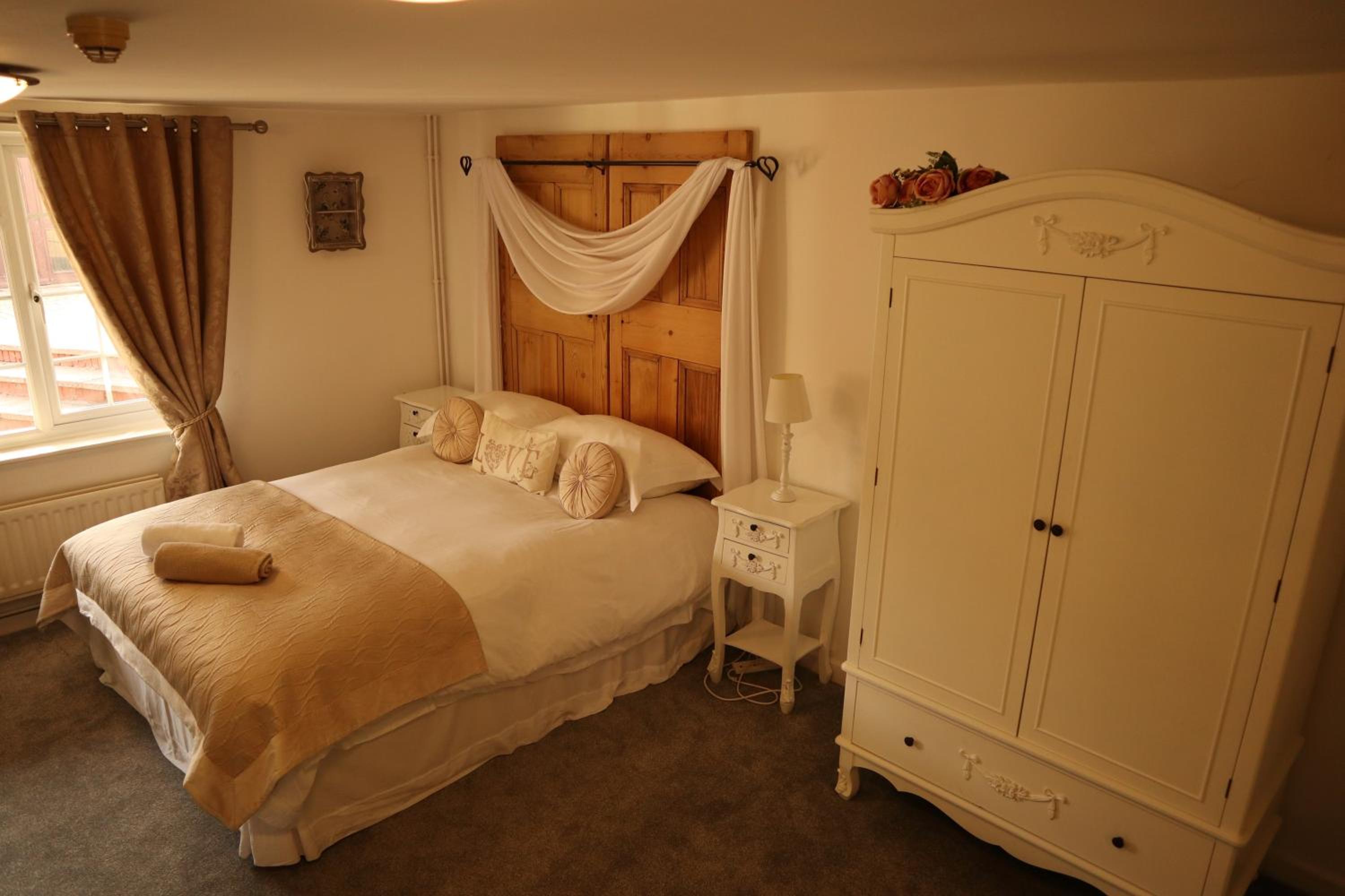 Three-Bedroom House photo 3