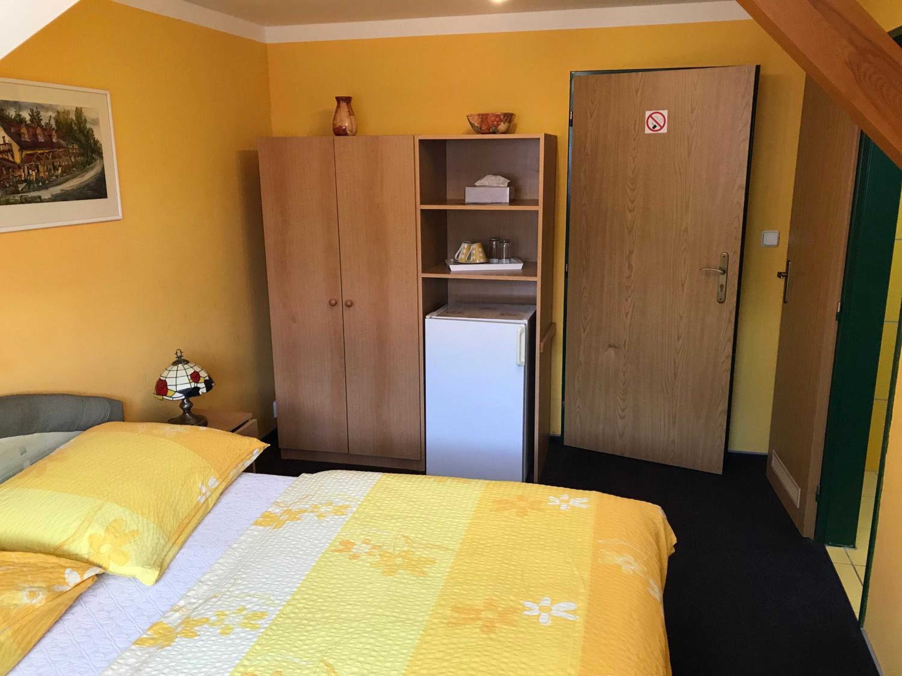 Double Room - Photo 6