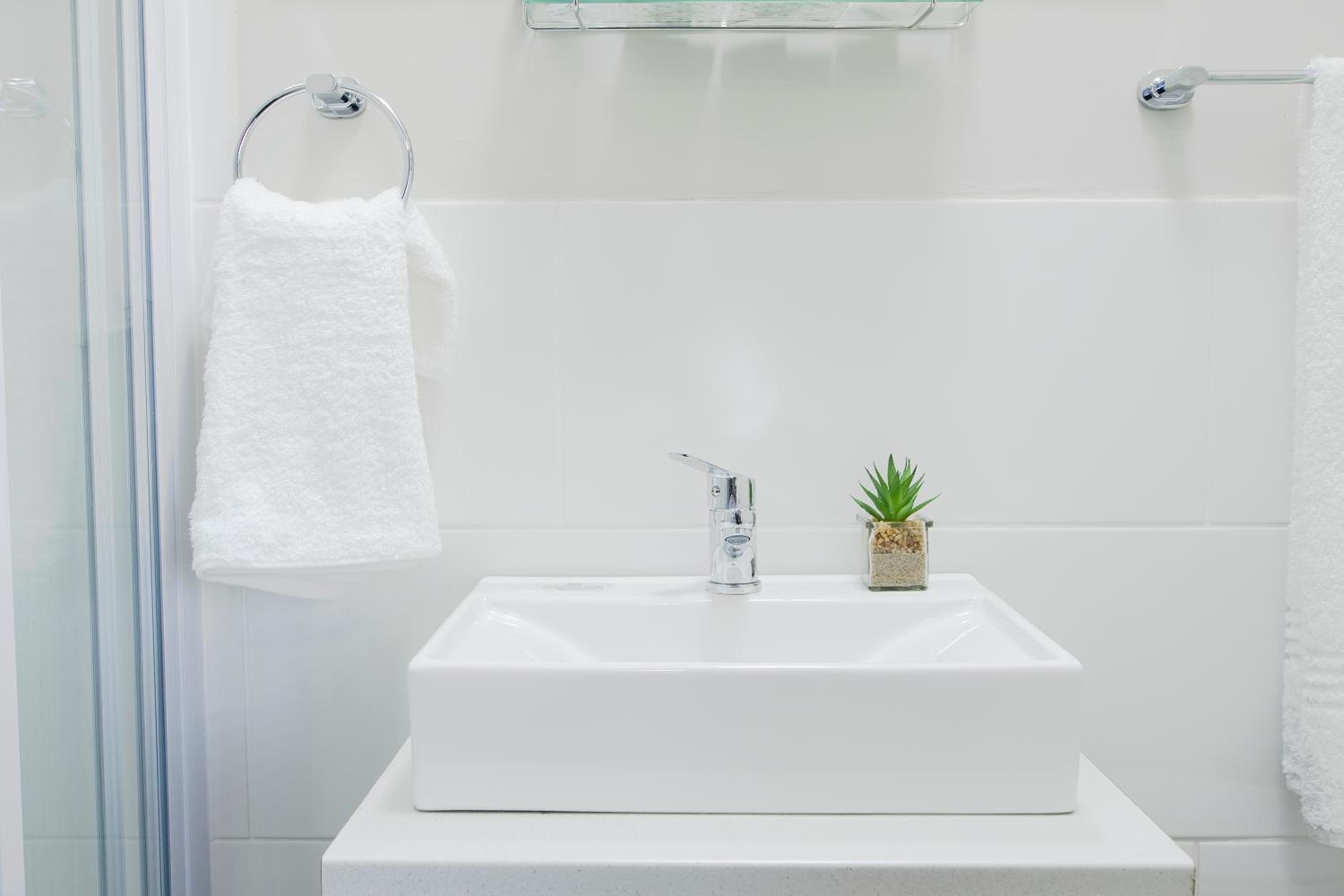 Budget Double Room - Photo 24