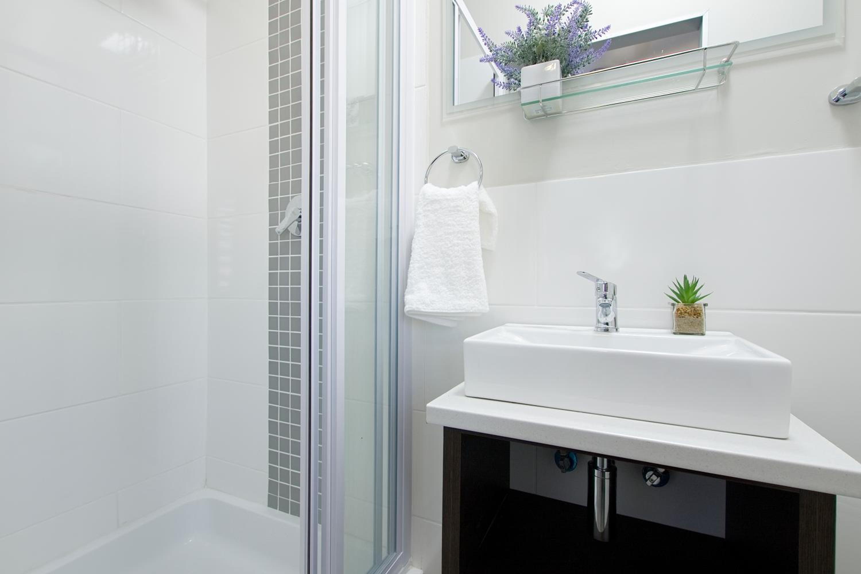 Double Room - Photo 8