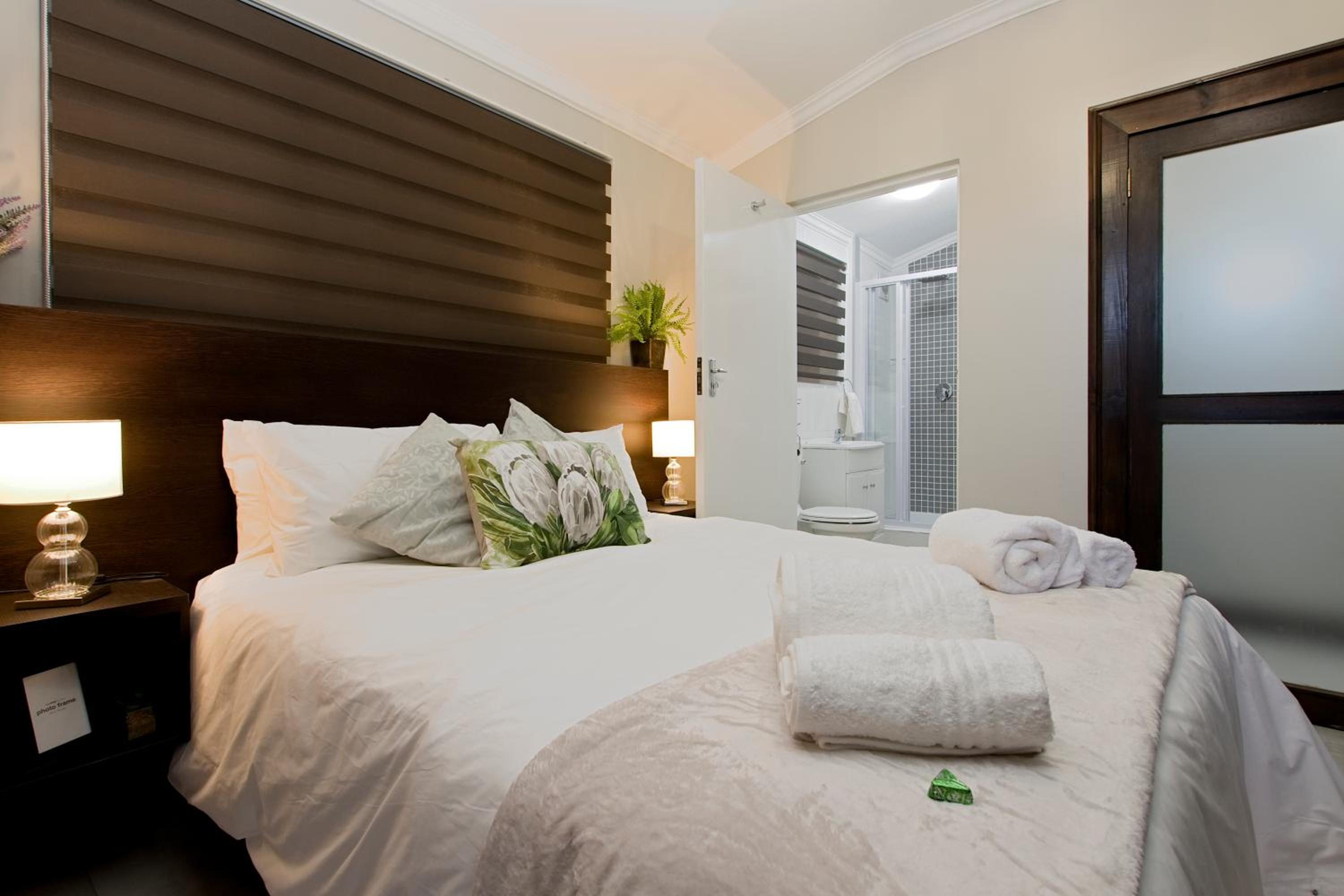 Standard Double Room with Shower - Photo 13