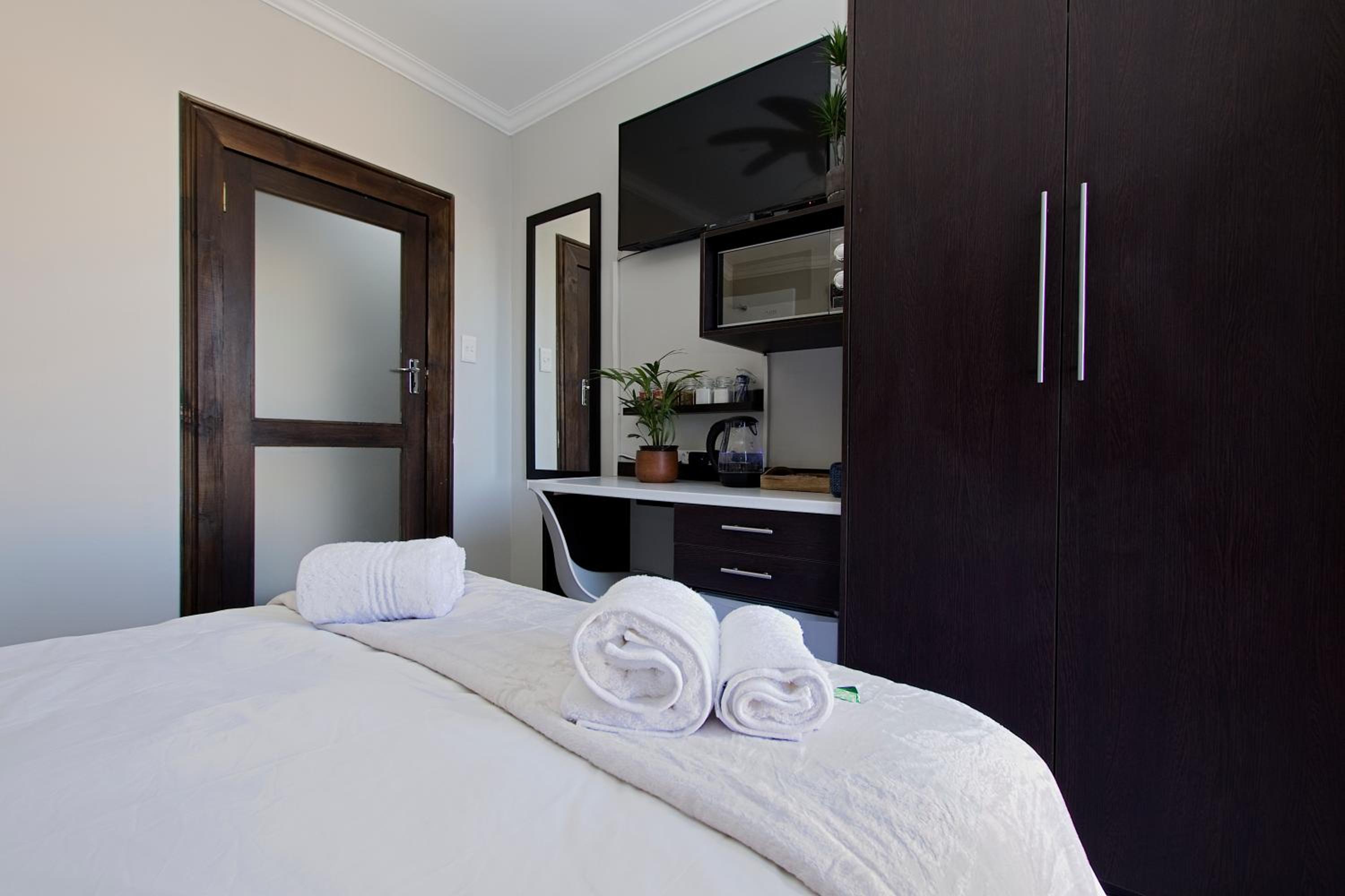 Standard Double Room with Shower - Photo 14