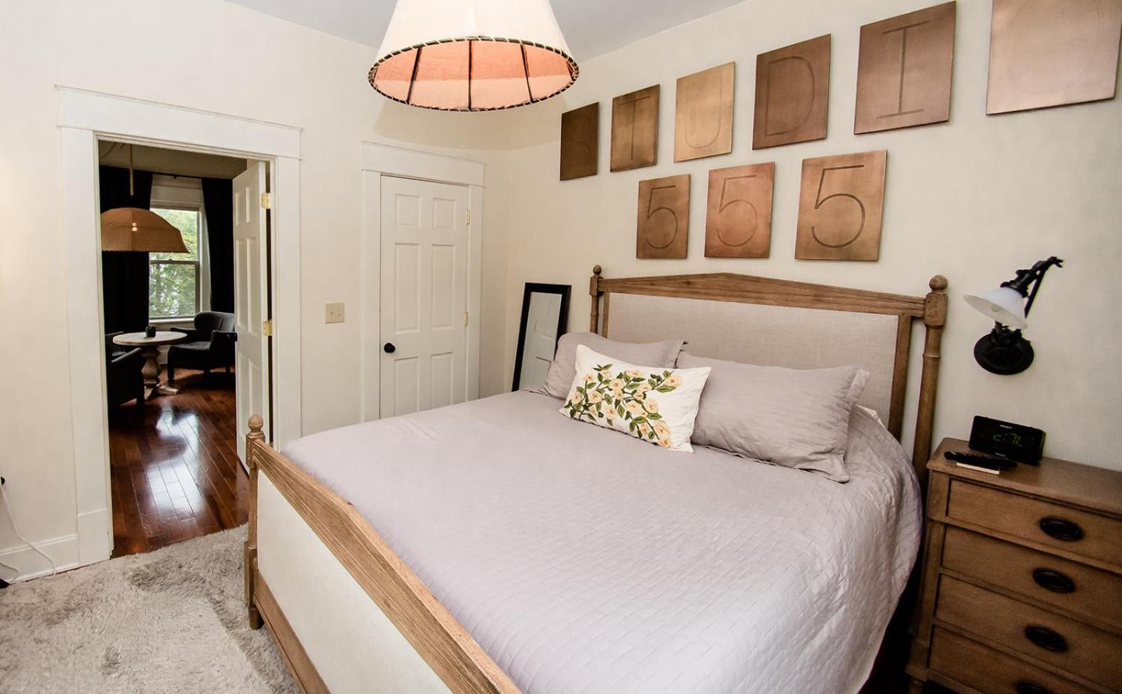 Deluxe One-Bedroom Apartment with City View photo 1