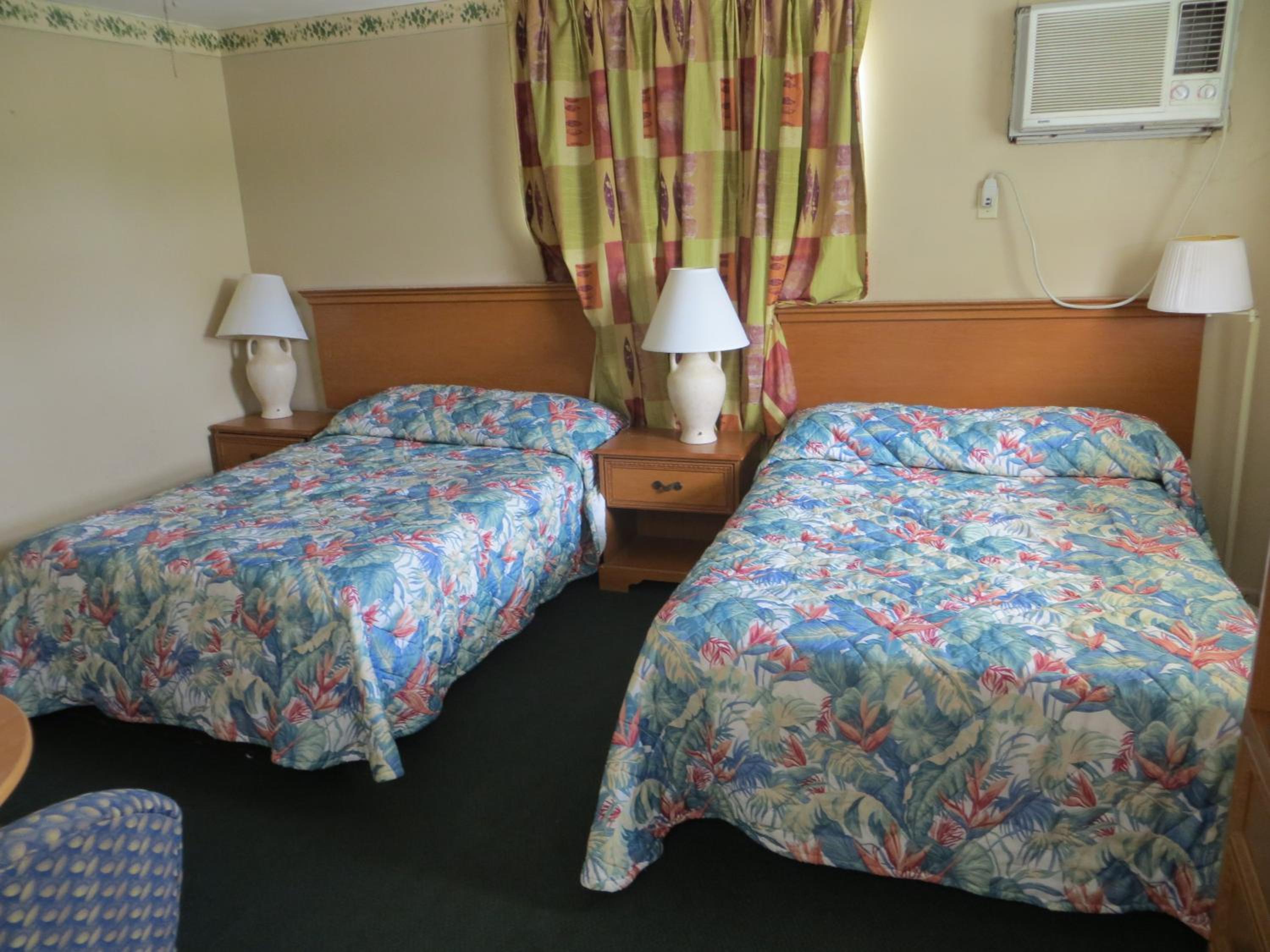 Double Room with Two Double Beds - Smoking - Photo 2